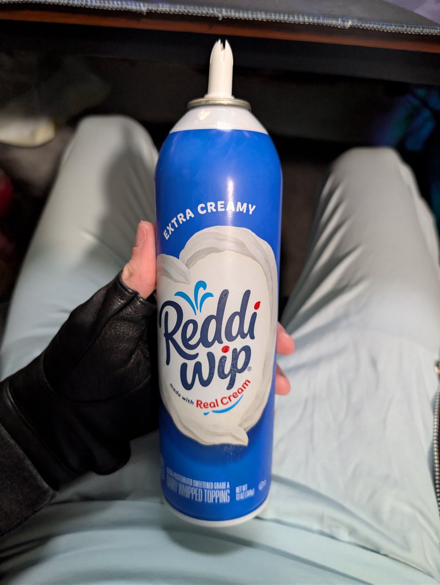 EveranceN's tweet photo. Combo stuffing~
Noticed my last unopened can of whipped cream was bout to go bad, so I ate it all in one sitting~
Topped off chugging 500mL of soda after due to wanting more~
#BellyBloat #Stuffing #Belly https://t.co/qAnynadmiM