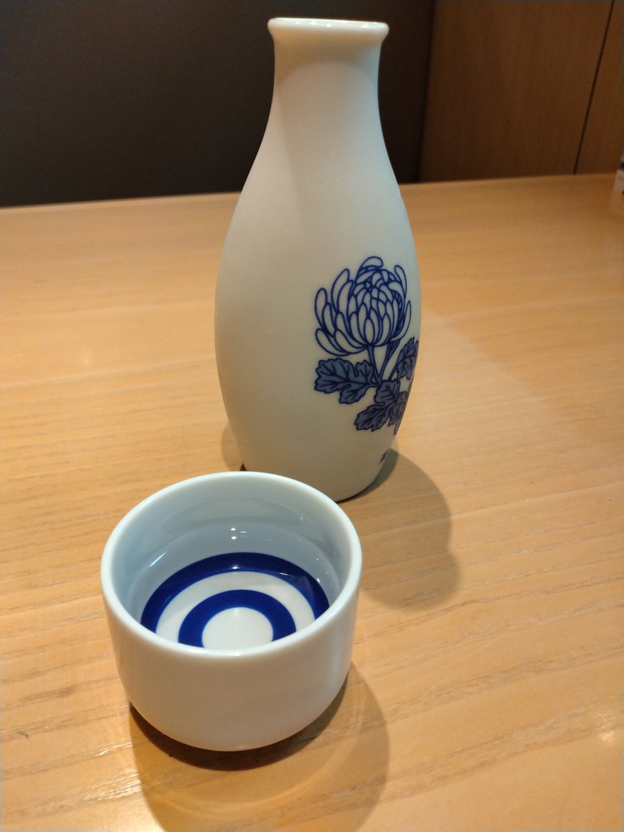 vhsdfke's tweet photo. 土曜日だしお昼から始まっちゃってもいいよね https://t.co/c7T7sXwTMB
