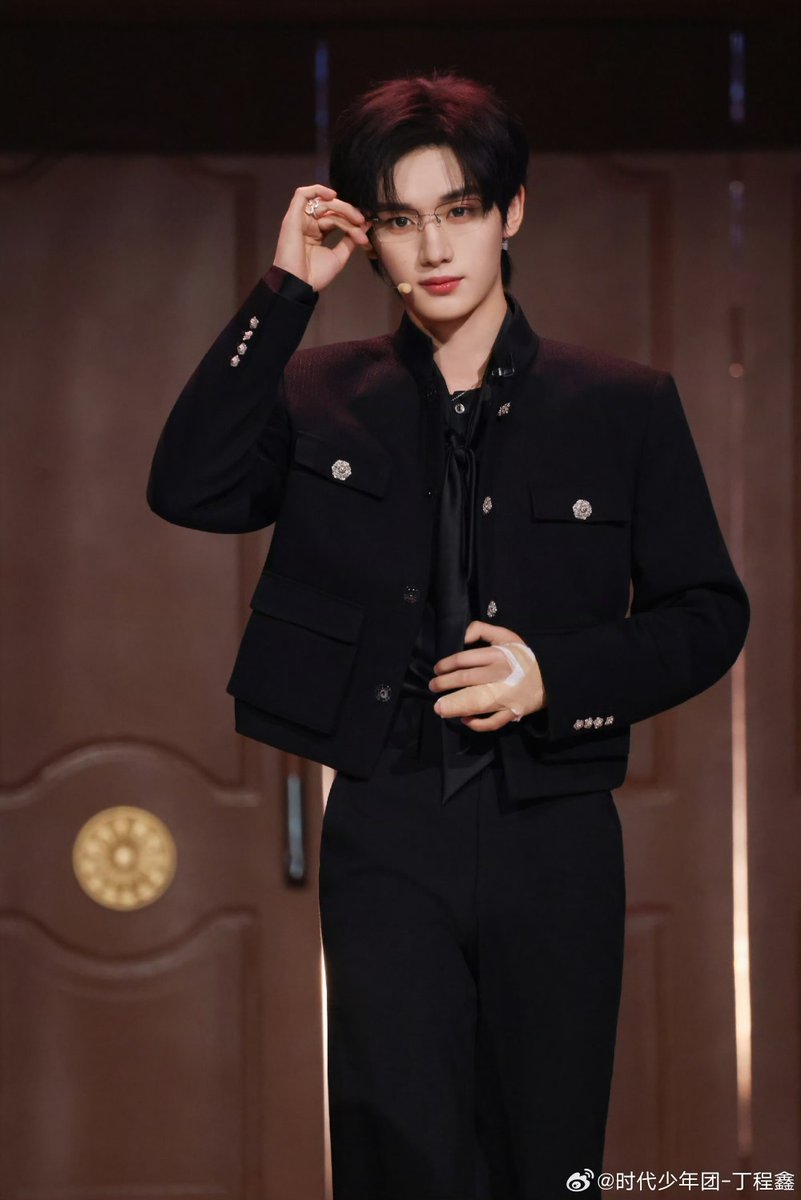 DCXOVERCSTATION's tweet photo. 【丁程鑫微博更新】
好戏开场!

#丁程鑫 #DingChengXin #딩청신 #dinhtrinhham #时代少年团 #TeensinTimes #时代少年团丁程鑫 #ติงเฉิงซิน  #tnt_thời_đại_thiếu_niên_đoàn #你好星期六 https://t.co/SXY7qCIMbX