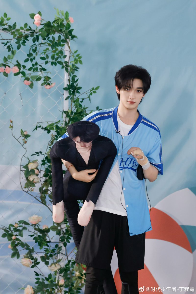 DCXOVERCSTATION's tweet photo. 【丁程鑫微博更新】
好戏开场!

#丁程鑫 #DingChengXin #딩청신 #dinhtrinhham #时代少年团 #TeensinTimes #时代少年团丁程鑫 #ติงเฉิงซิน  #tnt_thời_đại_thiếu_niên_đoàn #你好星期六 https://t.co/SXY7qCIMbX