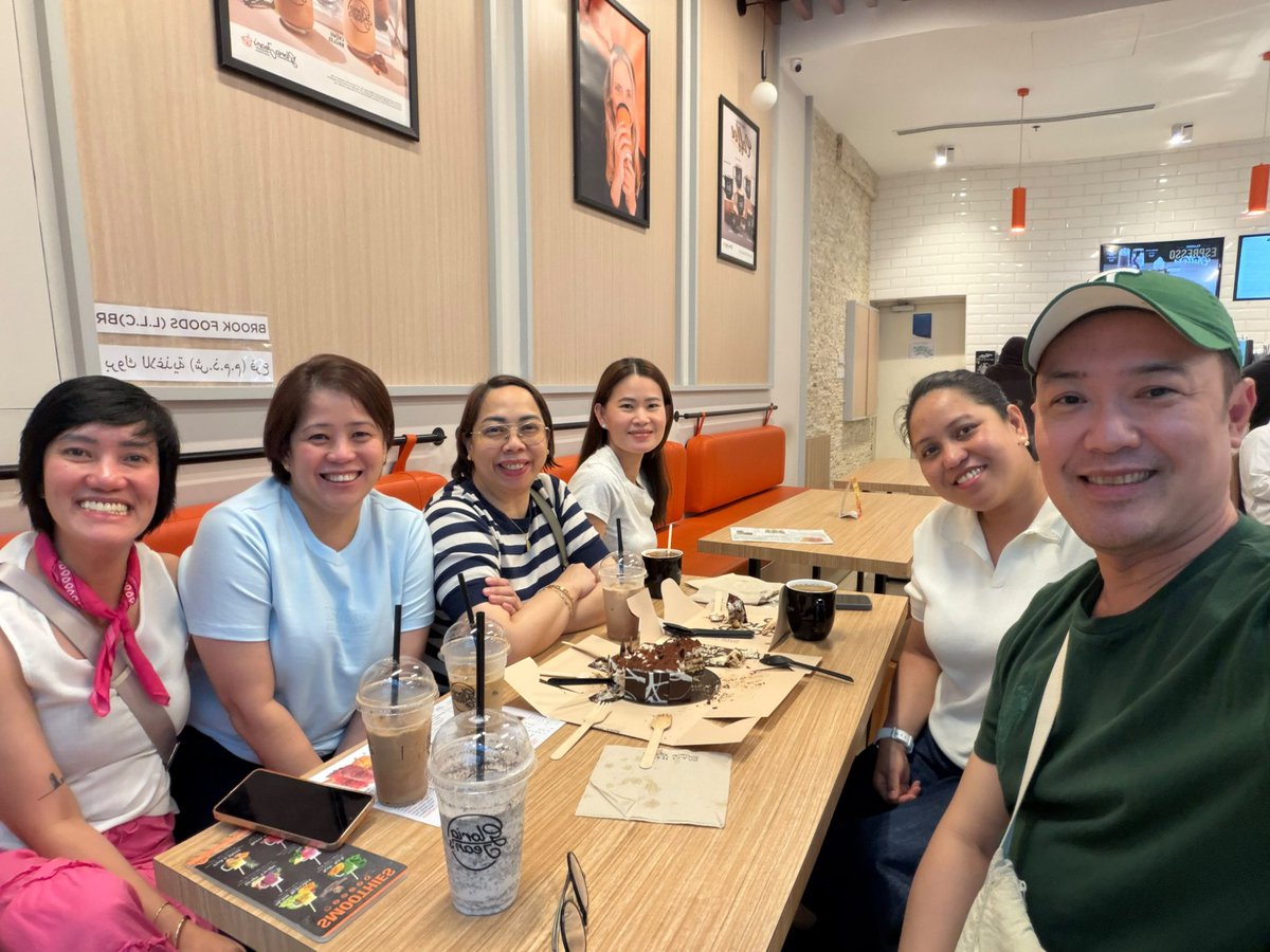 iamdech's tweet photo. coffee, chats and a good company 👭👭👫🏻 https://t.co/ft8ogpum0L