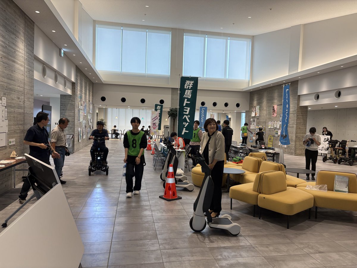 gcccacap's tweet photo. 午前中榛東村のしんとぴあで特定小型原付自転車の試乗会に参加しました。山田製作所製のラクティボとトヨタ製のCウォークです。ラクティボは時速6キロと12キロの切替式。Cウォークは時速6キロ以下で歩行者と同じ扱い。歩道のない車道では右側通行が原則と初めて知りました。 https://t.co/JnNOsEOmi1