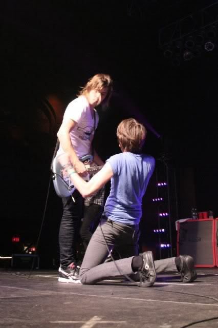 bilvyimagines's tweet photo. Imagine: you go see tai with your parents and THIS happens. https://t.co/gFYTuhiCVv