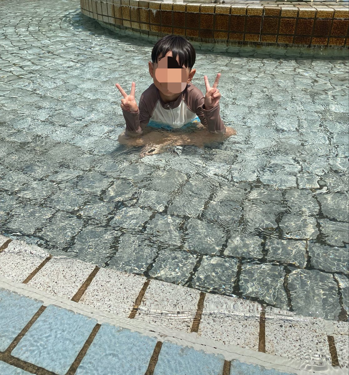 rensan251's tweet photo. 暑くて近くの噴水へ⛲️ https://t.co/xxn7QfXcv3