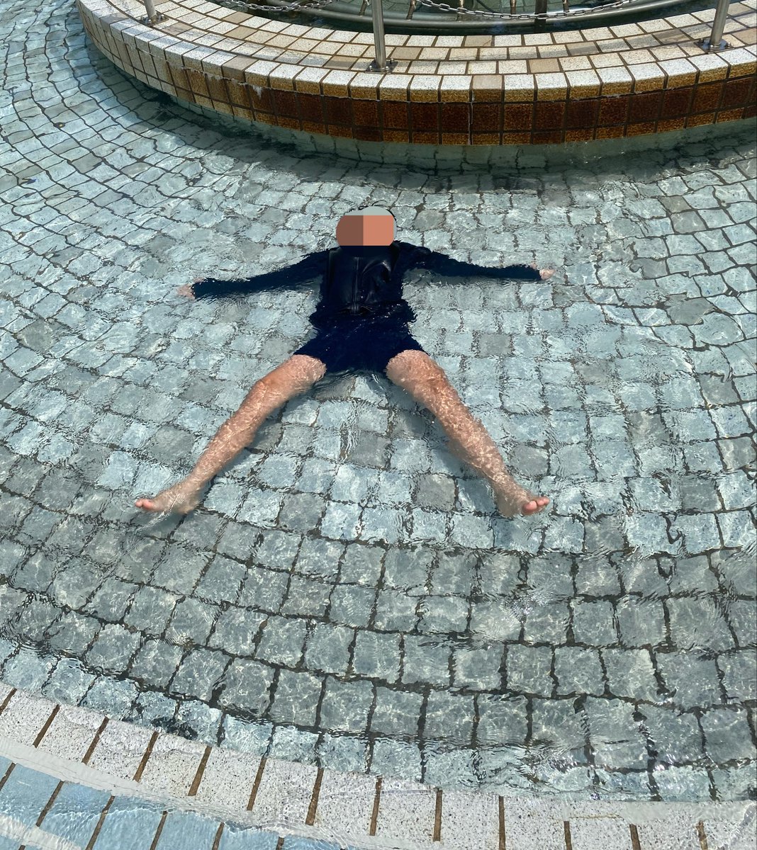 rensan251's tweet photo. 暑くて近くの噴水へ⛲️ https://t.co/xxn7QfXcv3