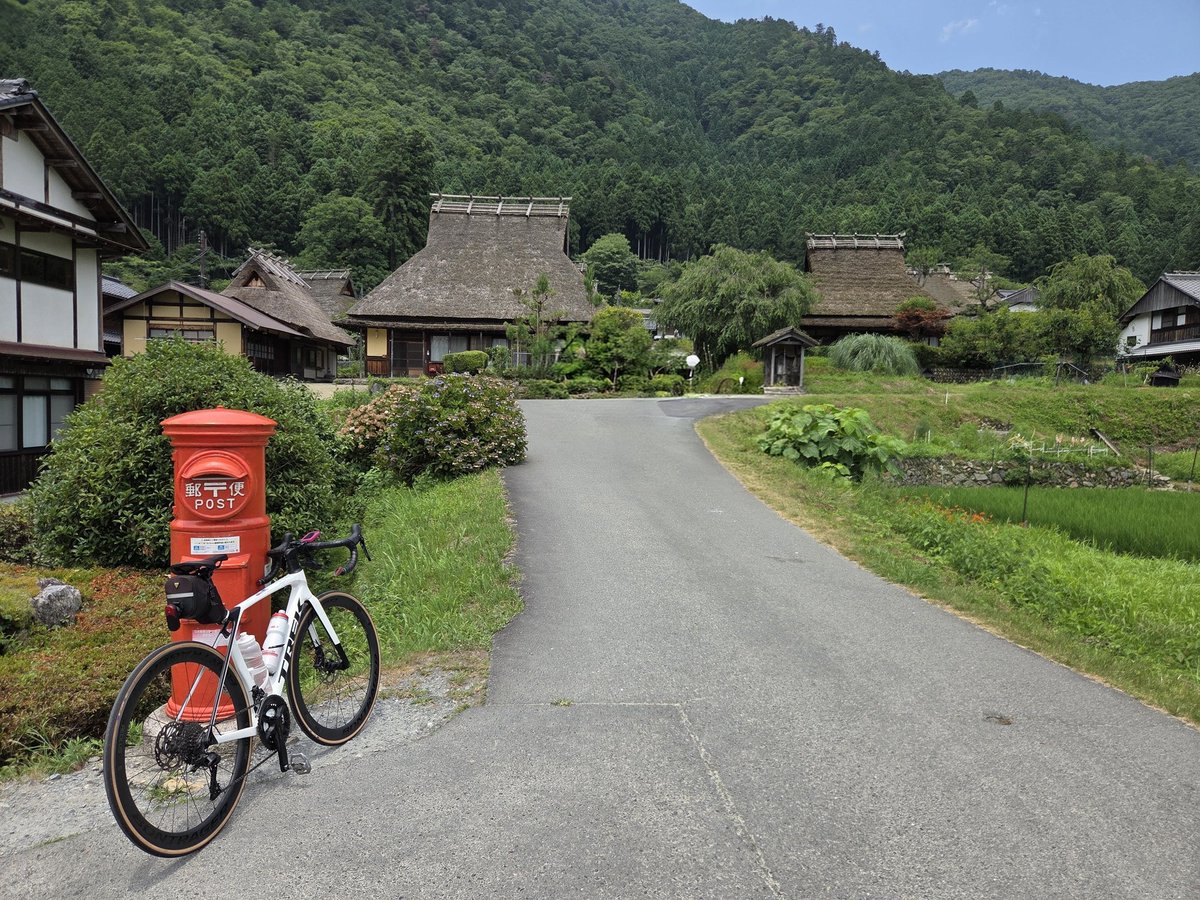 hiroben's tweet photo. 何年かぶりに美山かやぶきの里へ
#Madone
#TREK 
#ロードバイク
#美山かやぶきの里 https://t.co/dawc0xZhx7