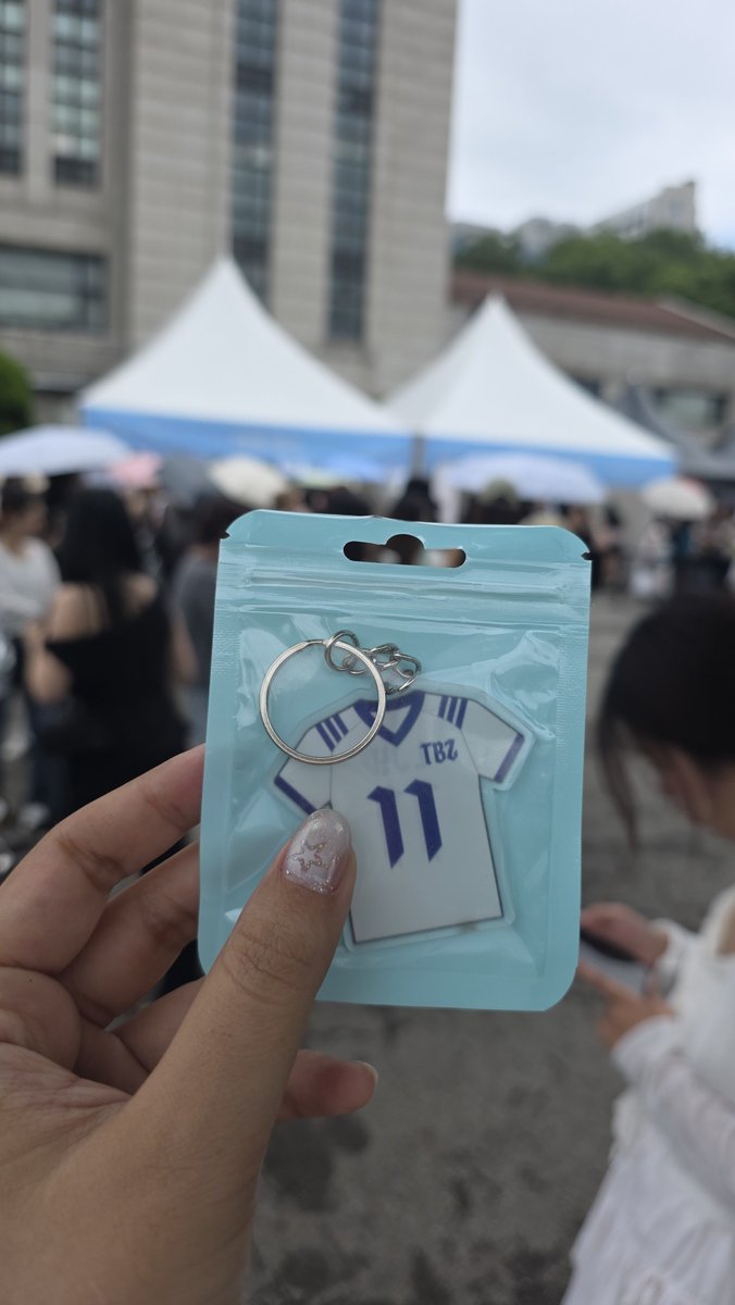 pocketjy115's tweet photo. 지금 티켓 부스 옆에 있어요 다들 빨리 오세요~🤗 https://t.co/CbxlCVOA0H