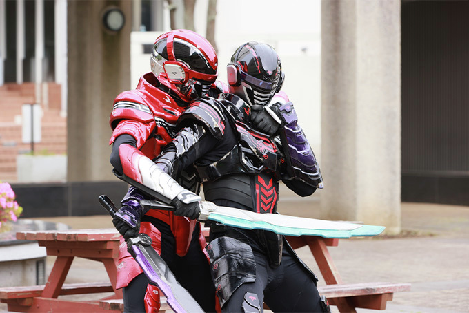 denfaminicogame's tweet photo. 『超宇宙刑事ギャバン インフィニティ』いよいよ最終回。7月24日には映画も公開へ
https://t.co/Vdd345gzWs

あらゆる世界が交差するPROJECT R.E.D.シリーズ第1弾として今年2月に放送開始。東映特撮としては異例の半年でTVシリーズの幕が下りる。第2弾『角醒ハンター オメガホーン』は翌週スタート https://t.co/96uORXhKeb