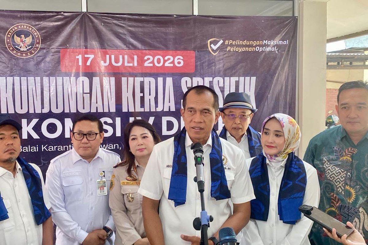 ditjen_pkh's tweet photo. #SobatTernak, Komisi IV DPR RI Dukung Penguatan Layanan Karantina dalam Menjaga Kesehatan Hewan dan Daya Saing Ekspor

Komisi IV DPR RI menegaskan pentingnya penguatan layanan karantina sebagai bagian dari upaya menjaga keamanan komoditas pertanian sekaligus meningkatkan daya saing ekspor Indonesia. Penguatan kapasitas laboratorium dinilai menjadi investasi strategis agar Indonesia semakin siap memenuhi standar perdagangan internasional dan memberikan pelayanan yang lebih cepat kepada masyarakat.

Baca selengkapnya melalui tautan dibawah ini:

https://t.co/5vL0kOVp7l

#ditjenpkh #KementanRI