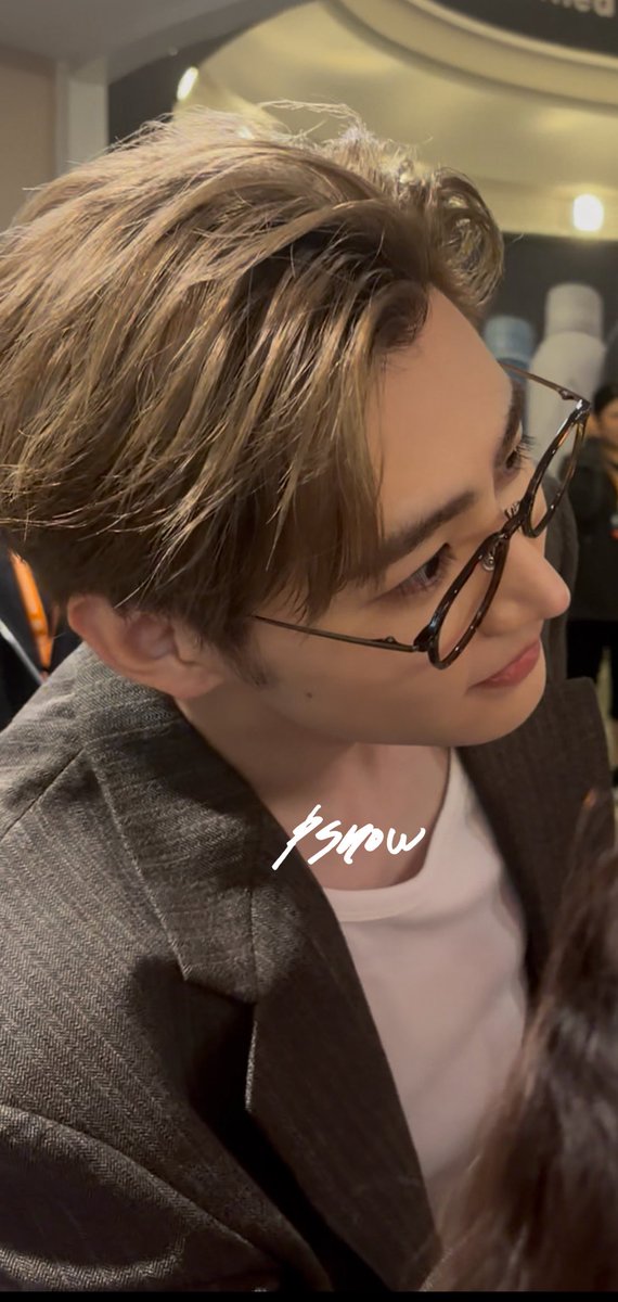 psnow1208's tweet photo. 260717 👓🐰 

#ENHYPEN #SUNGHOON 
#엔하이픈 #성훈 #ソンフン
#BLOODSAGA_IN_DALLAS
#EN_WORLDTOUR_BLOODSAGA https://t.co/SL2qfxwg5i