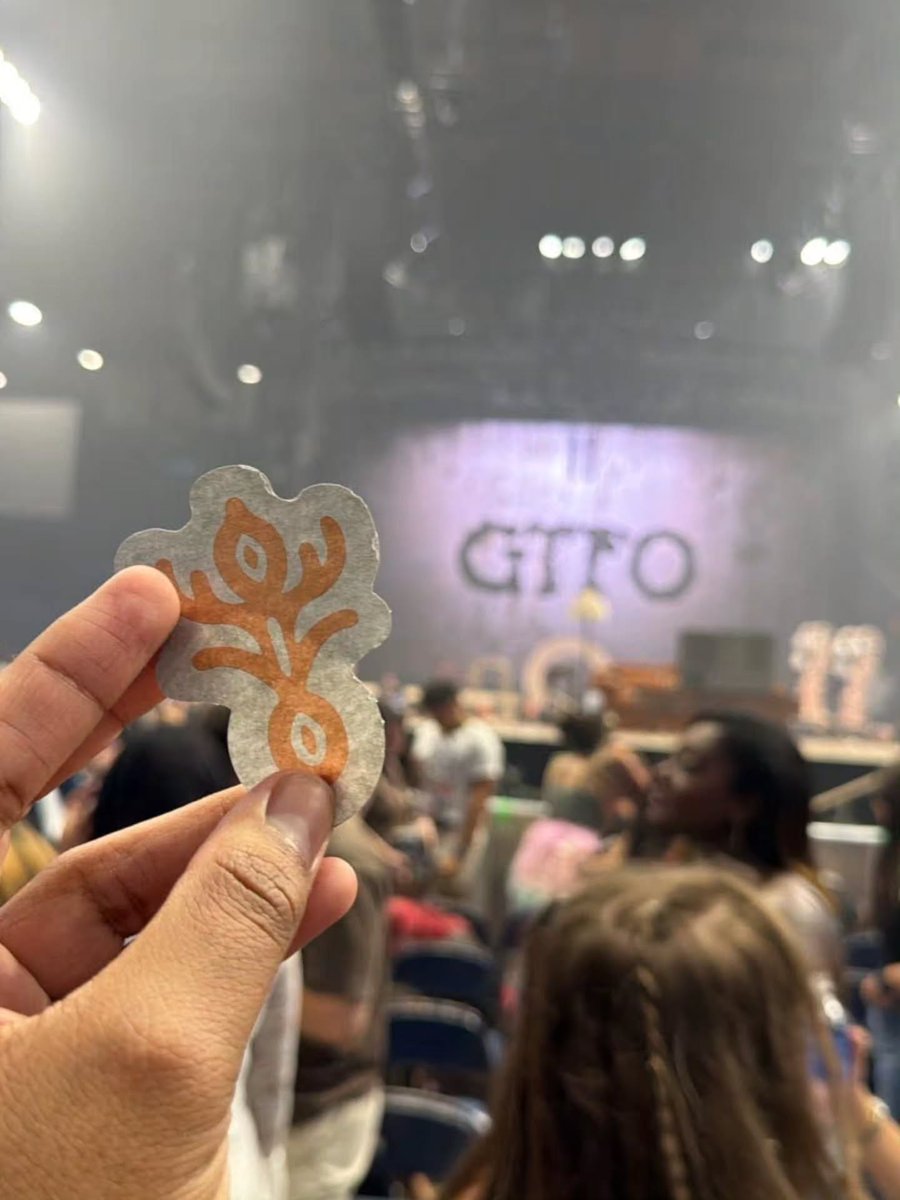 LlVlNGDECEASED's tweet photo. Closer look at the confetti for Melanie Martinez's “HADES: The Sacrifice Tour” opening night in Rosemont, IL. 🧡

📸: ornery.scandalous_and_evil on Instagram https://t.co/woYqdOW9kY
