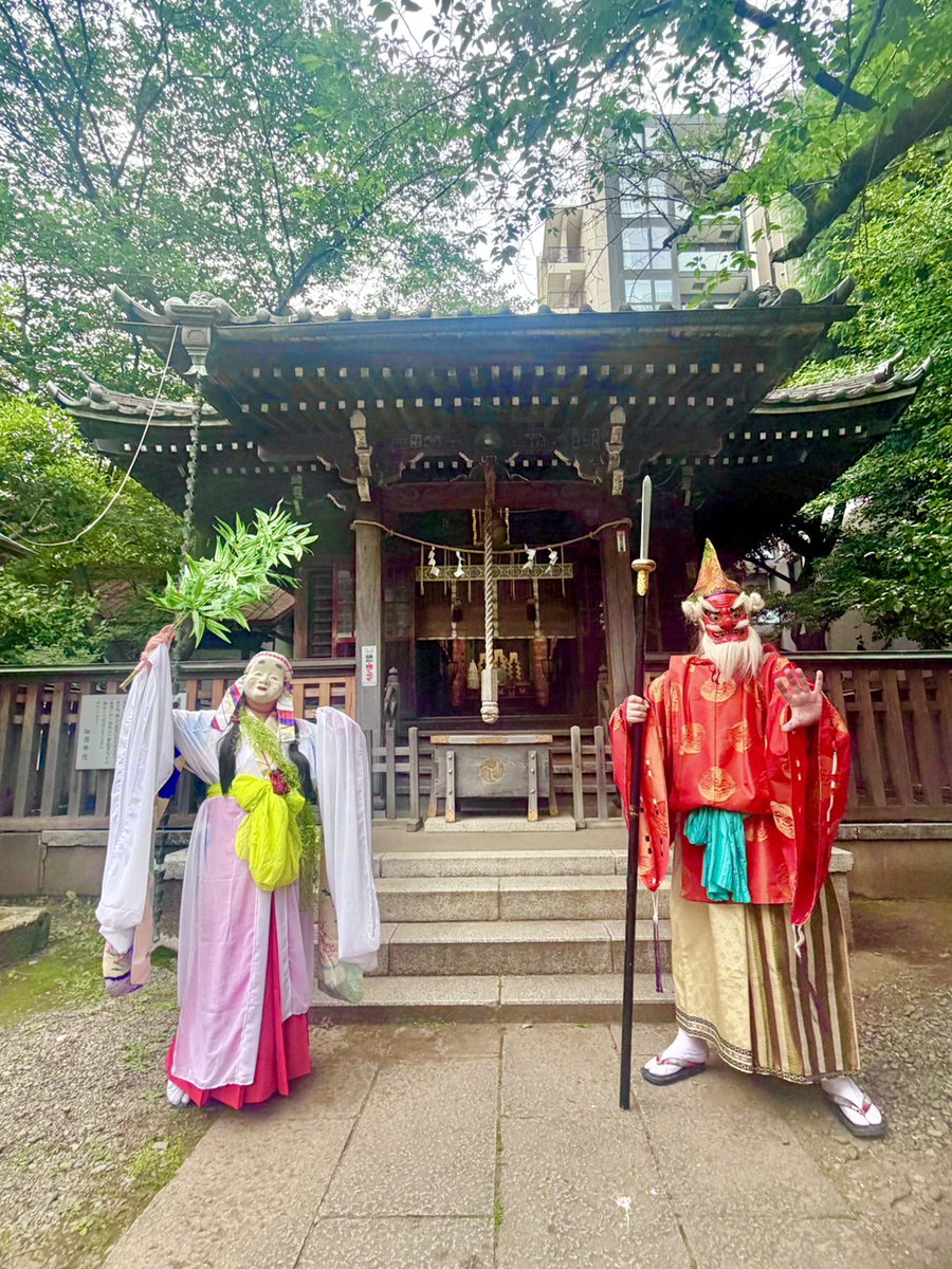 kakoyurinosuke's tweet photo. 明日！7月19日9時半～17時
蒲田の御園神社 例大祭の神輿渡御の先導を吉福社中が勤めます！
私はご祭神の猿田彦大神。
弓ノ丞が天鈿女命。
羽矢太郎、鏡衛門、Greg、鹿島、花梨が囃子で随行。
JR蒲田駅をはじめ町中を7時間半かけて巡行します！
途中7ヶ所の休憩所と宮入前の境内、合計8ヶ所で猿田彦の舞を奉納👺💦
燃え尽きること必至w
頑張るぞ‼️✊️