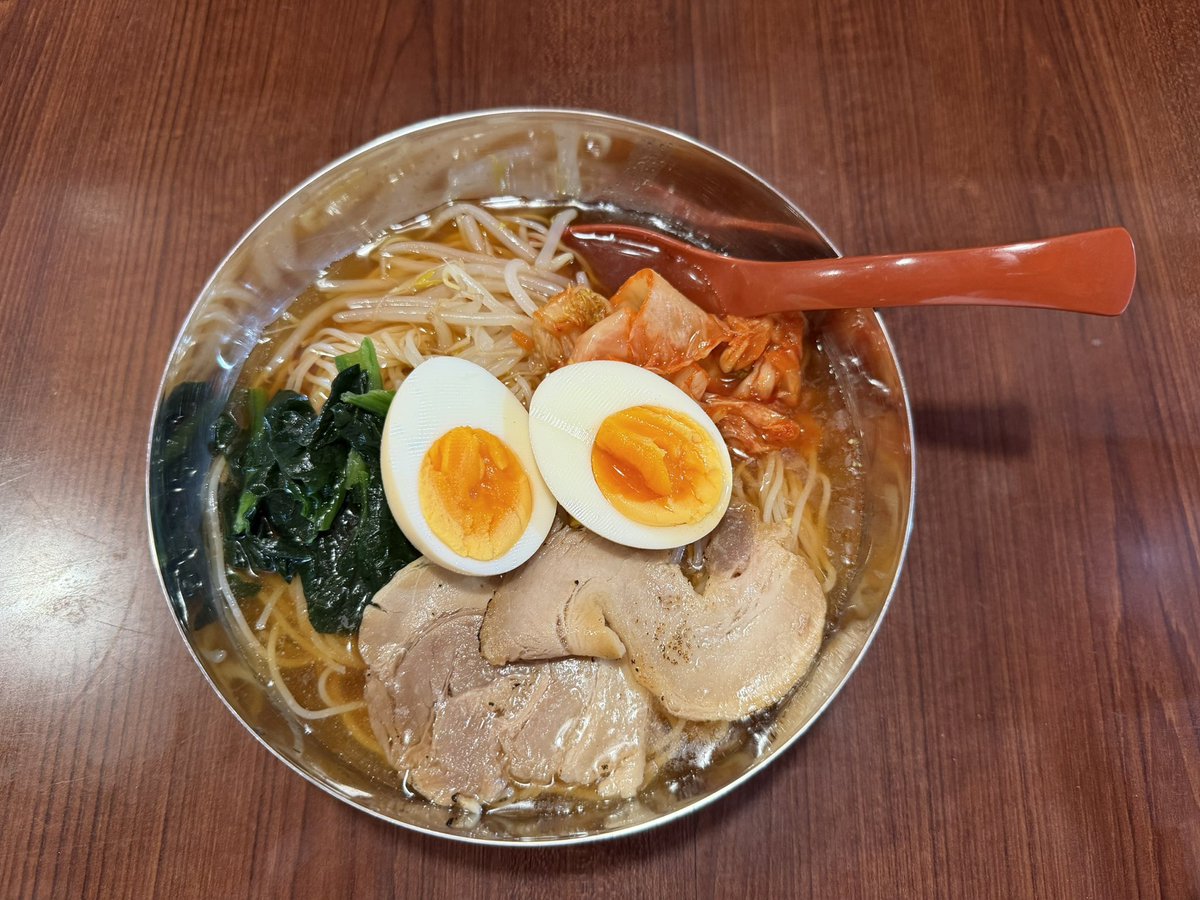 kingmasacyan's tweet photo. 朝のミーティング終わりで…
ポストにあがってた鶴心の冷やし系を食しに！

裏メニューの冷やし中華と冷麺のセットでWひやし😊

実際の所は単品ずつを注文🤣
さすがに腹パン😉 https://t.co/f9etQHB1Vq