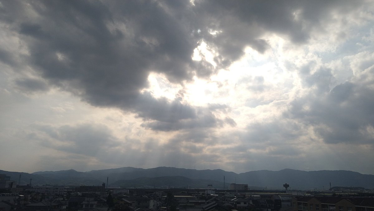 To1419_'s tweet photo. 風の筆跡、雲のあしあと。
道を拓く、一振りの紙片。 https://t.co/6shj9SkGuI