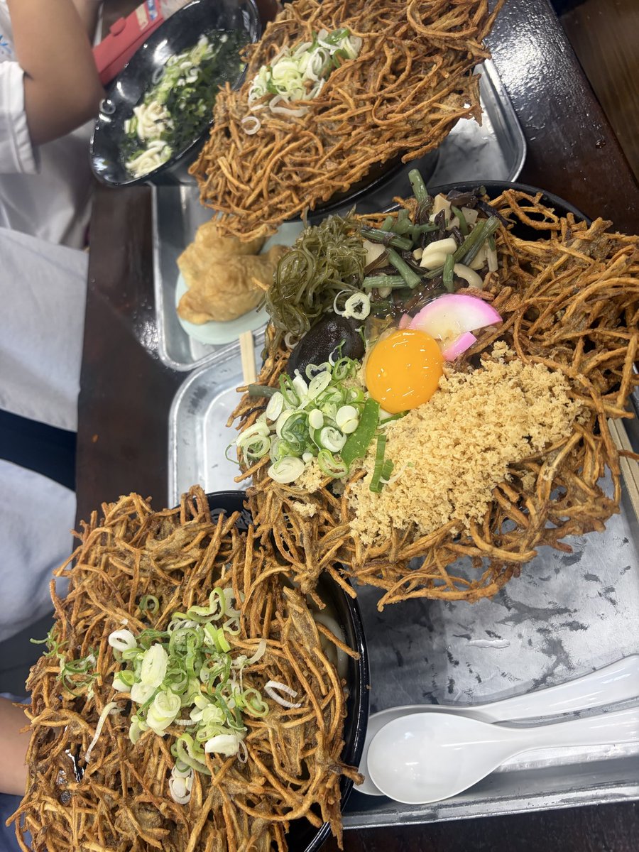 Lia43980437's tweet photo. 旦那方の法要が終わったあとにみんなで百姓うどん行って「よっしゃー！！」の人に会ってきました😊
大きさによって声の張り具合違うので、タワーで頼んだら全力できます（笑

ちなみに、かき氷は330円のミニミニカップでこの大きさなので初めて頼む皆さんご注意ください（笑）
#百姓うどん https://t.co/cDzk60AY1E