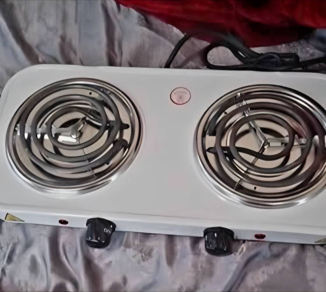 Devi_HQ's tweet photo. #SaturdayThrowback
If you, like me, started independent living with a #twoplate like this - then you are officially an #OG
Me and my #Pineware went places. From #res #MabelPalmer #UniversityOfNatal to my own 1 bed later on.
Cleaning under those spiral plates was a pain until I decided to stop being cheap and bought those foil trays which went under it.
Happy memories of simple beginnings where there was no skaam in where you found yourself.