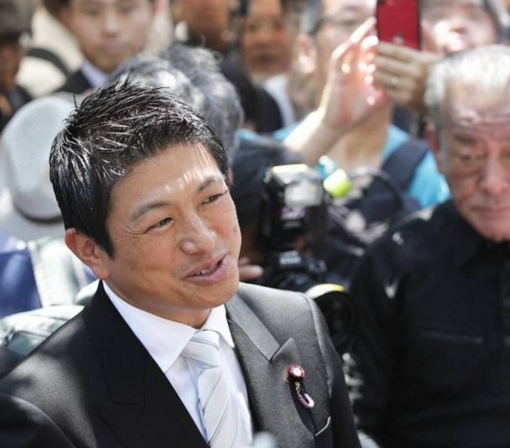 La_Rumba_Buena's tweet photo. 統一教会では、葬式は白ネクタイがマナーです。
靖国の慰霊に白ネクタイをしてきたのが参政党の神谷宗幣さんです。

何が日本人ファーストだよ😬
日本のしきたりより、統一教会のしきたりを優先したんだから、「統一教会ファースト」だろ😜

#参政党は統一教会 #参政党 #参政党に騙されるな #神谷宗幣 #松下政経塾 #龍馬プロジェクト #大樹総研 #CSIS #エプスタイン #統一教会 #アメリカでロビー団体登録している参政党 #イスラエルのスパイが神谷宗幣