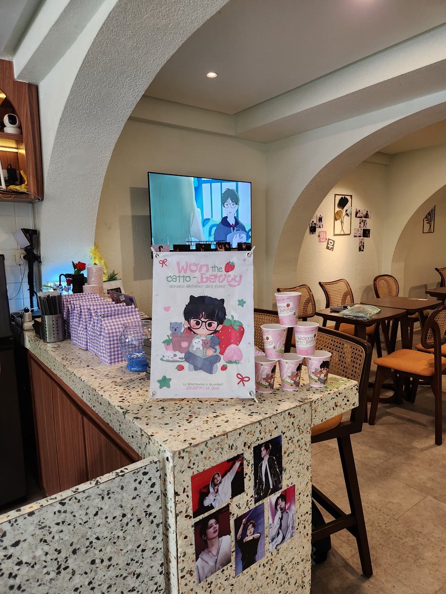 shutterwons's tweet photo. ₍^. .^₎⟆ 𝙬𝙤𝙣 𝗍𝗁౿ 𝙘𝙖𝙩𝙩𝙤-𝙗𝙚𝙧𝙧𝙮 🍓 already open! 

we look forward to see you guys🥰

#woncattoberry #원우 #wonwoo https://t.co/j8qR1GRsCM