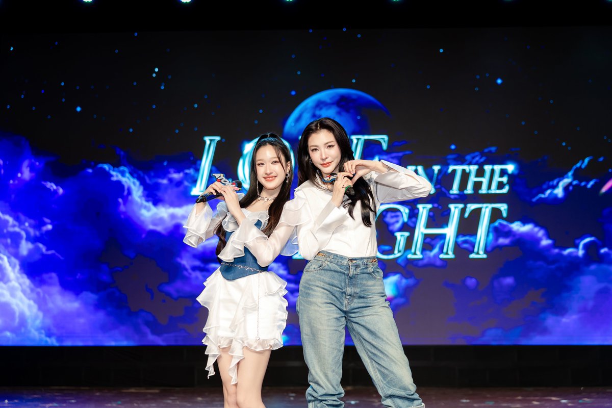 _24News_'s tweet photo. เคมีนี้ดีต่อใจ! "ฝ้าย-อะตอม" เสิร์ฟโมเมนต์ฟินขั้นสุด ในงาน FAYEATOM 1ST FAN MEETING {LOVE IN THE NIGHT} IN HO CHI MINH CITY

#FayeAtom1stFMinHoChiMinhCity #FayeAtom #FayePeraya #AtomPariya #S9TConcert #CDM #FabelEntertainment

เดินหน้าเสิร์ฟความฟินให้เหล่าอินเตอร์แฟนแบบไม่พัก สำหรับ S9T Concert โปรโมเตอร์คอนเสิร์ตและแฟนมีตติ้งนานาชาติ ร่วมกับค่าย Fabel Entertainment ล่าสุดกับการพาสองสาว "ฝ้าย-พีรญา มะลิซ้อน" และ "อะตอม-ปริยะ ปิยะพันธ์โอภาส" คู่จิ้นเคมีฟุ้งกระจายจากซีรีส์ Girls' Love สุดฮอต "BROKEN (Of) LOVE หัวใจช้ำรัก" บินลัดฟ้าไปแลนด์ดิ้งความรักให้อินเตอร์แฟนในงาน "FAYEATOM 1ST FAN MEETING {LOVE IN THE NIGHT} IN HO CHI MINH CITY" ณ C30 HOA BINH เมืองโฮจิมินห์ ประเทศเวียดนาม

สำหรับการจัดงานแฟนมีตครั้งแรกที่โฮจิมินห์ของ "ฝ้าย-อะตอม" นี้เป็นการตอกย้ำกระแสความนิยมที่พุ่งทะยานอย่างต่อเนื่องทั้งในประเทศไทยและระดับอินเตอร์ ซึ่งทั้งคู่ก็ไม่ทำให้ผิดหวังเสิร์ฟโมเมนต์เคมีน่ารักและดีต่อใจเรียกเสียงกรี๊ดจากแฟน ๆ ได้ตลอดเวลา โดยเปิดฉากสตาร์ทความฟินเมื่อทั้งคู่จับมือกันปรากฏตัวบนเวทีพร้อมบทเพลงความหมายดีๆ "ตลอดไปเป็นเรื่องจริง (By Your Side)" ทำเอาแฟน ๆ ใจละลายไปตาม ๆ กัน ก่อนจะเข้าสู่ช่วงการพูดคุยทักทายอย่างเป็นกันเอง สาดเคมีสุดละมุนชวนใจฟู ขโมยรอยยิ้มจากแฟนคลับได้อย่างท่วมท้น

ความสนุกทวีคูณขึ้นเมื่อ "ฝ้าย-อะตอม" พาแฟน ๆ เข้าสู่โหมดกิจกรรมที่เรียกเสียงฮือฮา ผ่านการร่วมสนุกในเกม "Midnight Mystery (ปริศนาเที่ยงคืน)" และเกม "Written in the Stars (ลิขิตแห่งดวงดาว)" ที่เปิดโอกาสให้แฟนคลับได้เห็นความน่ารักเป็นธรรมชาติและเคมีที่เข้ากันอย่างลงตัวของทั้งคู่ และช่วงเวลาแห่งความซาบซึ้งก็มาถึง เมื่อเหล่าอินเตอร์แฟนเวียดนามได้รวมพลังจัดทำคลิปวิดีโอ Fan Project ส่งต่อความรักจากหัวใจ มอบเป็นของขวัญชิ้นพิเศษที่สร้างความสุขให้ "ฝ้าย-อะตอม" จนกลายเป็นอีกหนึ่งภาพความทรงจำที่งดงามและตราตรึงใจของทุกคน

 สำหรับช่วงท้ายของงานก่อนที่จะต้องโบกมือลา "ฝ้าย-อะตอม" ได้ส่งท้ายความประทับใจด้วยบทเพลงซึ้ง ๆ อย่าง "Would You Be Mine?" และเพลง "หรือเป็นเธอ (Is It You)" เพื่อแทนคำขอบคุณ ก่อนจะปิดฉากงานแฟนมีตอย่างสมบูรณ์แบบและอบอวลไปด้วยความฟินกับกิจกรรมสุดใกล้ชิดกับกิจกรรม Hi Bye และ Hi-Touch ส่งแฟน ๆ กลับบ้านด้วยความประทับใจ

แฟน ๆ สามารถติดตามข่าวสารกิจกรรม และข้อมูลต่าง ๆ เพิ่มเติมได้ที่ Facebook : S9T Concert / X : @S9TConcert และ IG : @s9tconcert