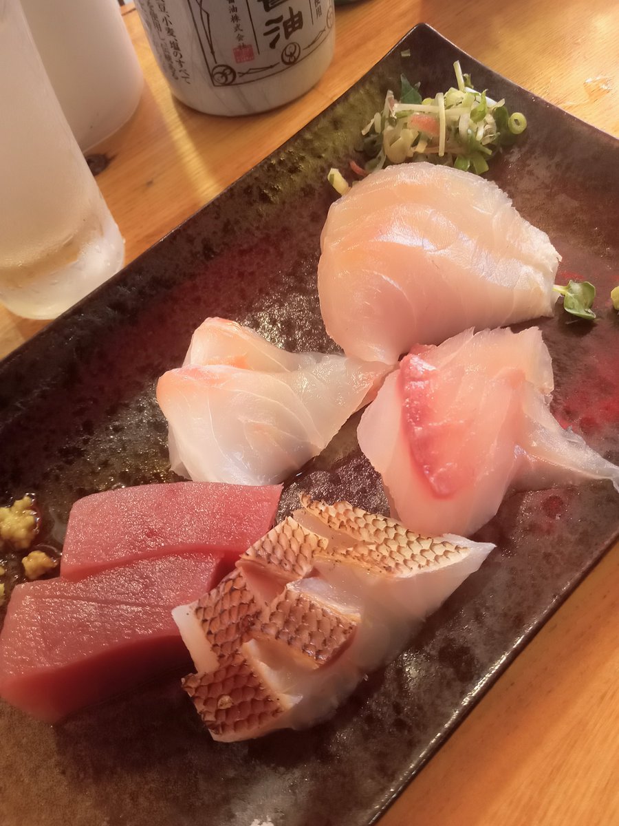 imo_show_chu's tweet photo. 牡蠣🦪お刺身🍺日本酒🩵💜　#魚草 https://t.co/GpaTfxGHgC