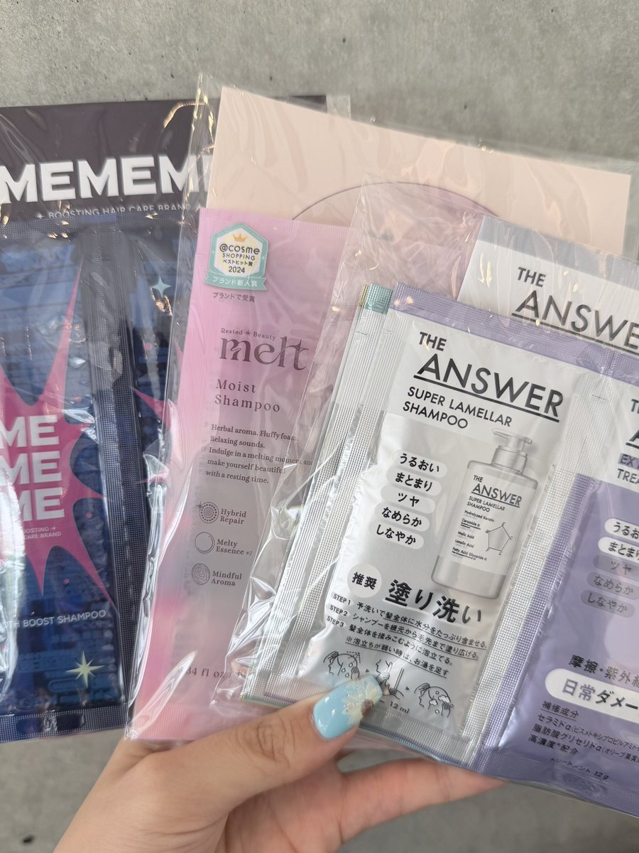 mayuka_life's tweet photo. pick pick market 行ってきました🫧

11時ちょうどに着いて15-20分くらい待ったかな
内装可愛いし、3択から選ぶの楽しかった✨
（待機中の冷タオル最高◎）

サンプルもたくさん☺️
空港でシャワー浴びる予定だから診断(?)でおすすめされたもの早速使う予定〜
#花王ヘアケア #pickpickmarket https://t.co/THYQu1QGZD