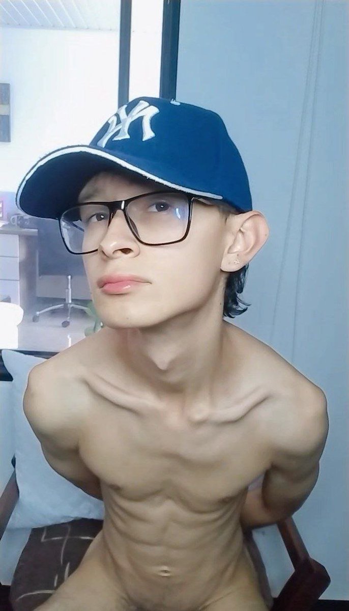 Z4NTHYY's tweet photo. Face 🙇🏻
Body 🧘🏻
Deck🍆
Ass🍑 https://t.co/8u8GDgo1i5