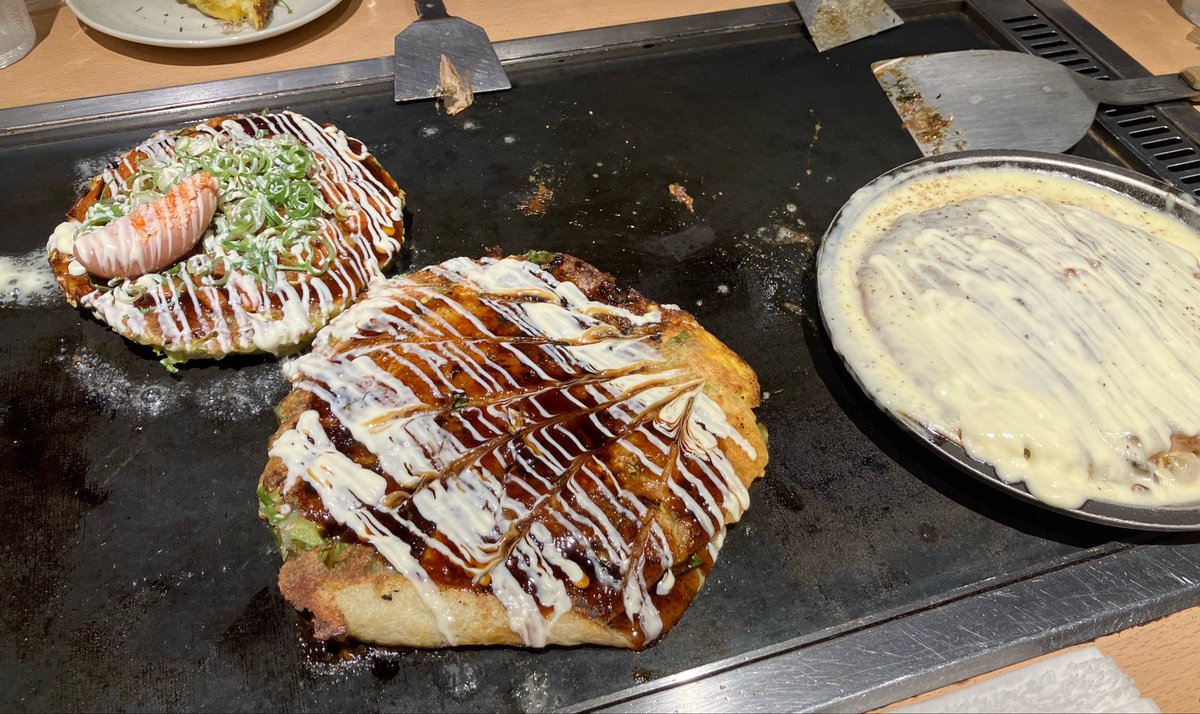 yamasaking's tweet photo. 大阪らしく、昼飯にお好み焼きを喰らう。
どれもとても美味い。 https://t.co/mYj02nbGDF