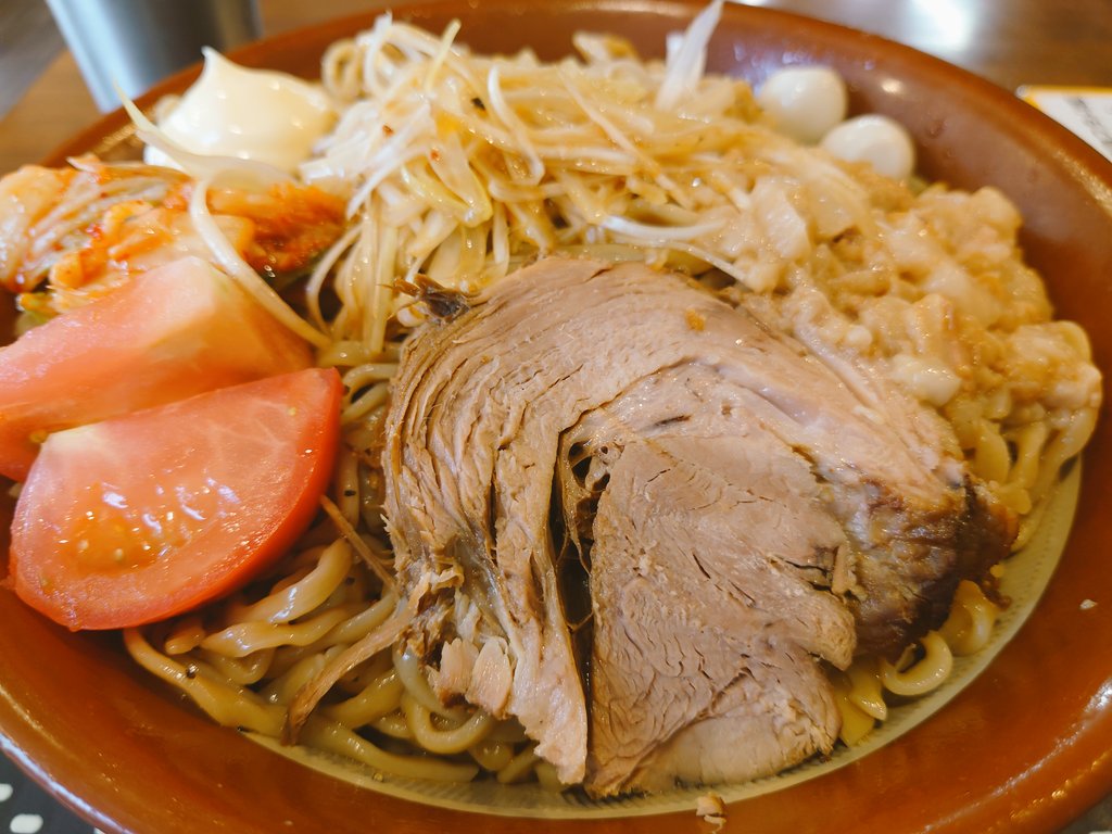 type38_type38's tweet photo. 夢を語れ 神奈川
限定 ユメカタ流冷麺 麺増し×7(950g) キュウリ抜き アブラマシ
ほのかな酸味の効いた塩ダレでサッパリ！トッピングをよく混ぜるとジャンク感が増して美味い！水で締められた麺はつるもち食感でどんどん啜れる。ブタは柔らかく、味もよく染みている。今回も大変美味しかったです。 https://t.co/Kk3qHJ4ps7