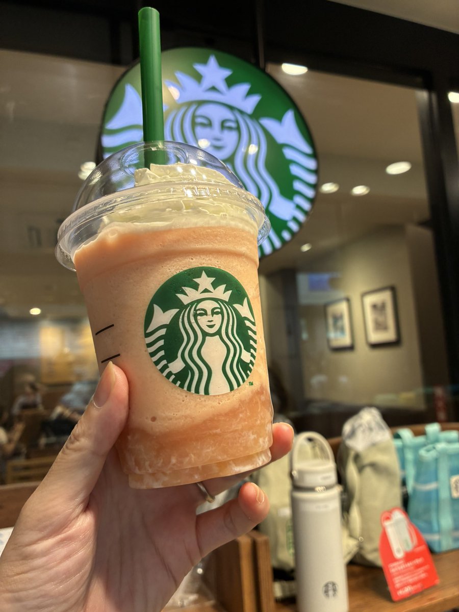 25_yu6's tweet photo. 訳あって“Tall ピーチ &amp; ピーチミルク フラペチーノ®”を購入しました。
「こんなん飲み続けたら病気になるわ、南無南無」と言いながら夫婦でシェアしました。（爆速で飲み干した） https://t.co/5ZQUv15g7p