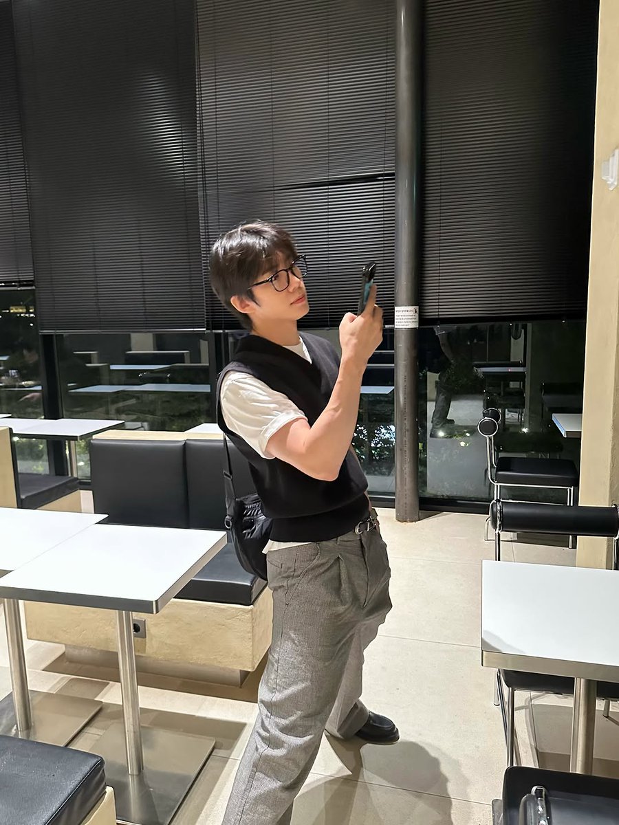 rassonoo's tweet photo. 2026.07.17 배우님 IG 
열심히 찰칵찰칵 
어떤 각도에서도 미남☺️
#손우현 https://t.co/WloPosbdpV