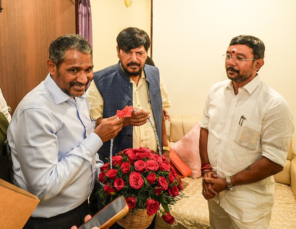 OffVanniArasu's tweet photo. நேற்று (17.07.26), சென்னை வருகை தந்த மாண்புமிகு ஒன்றிய சமூகநீதி மற்றும் அதிகாரமளித்தல் துறை இணை அமைச்சர் திரு. @RamdasAthawale அவர்களை மாண்புமிகு சமூகநீதித்துறை அமைச்சர் திரு. @VanniTamizhVCK அவர்கள் அரசு விருந்தினர் மாளிகையில் மரியாதை நிமித்தமாக சந்தித்தார்.

அத்துடன், 

1. பட்டியலின மாணவர்களுக்கான ப்ரீ மெட்ரிக் & போஸ்ட் மெட்ரிக் கல்வி உதவித்தொகை திட்டத்தின் கீழ் ஒன்றிய அரசின் பங்கை உரிய நேரத்தில் விடுவிக்க வேண்டும்
2. பட்டியலின மாணவர்களுக்கான ப்ரீ மெட்ரிக் & போஸ்ட் மெட்ரிக் கல்வி உதவித்தொகை பெறுவதற்கு பெற்றோர்களின் ஆண்டு வருமான உச்சவரம்பை ரூ.8 லட்சமாக அதிகரிக்க வேண்டும்
3. விடுதிகளில் தங்கி பயின்று வரும் மாணவர்களுக்கு போஸ்ட் மெட்ரிக் கல்வி உதவித்தொகை கீழ் வழங்கப்படும் Maintenance படியை உயர்த்தி வழங்க வேண்டும்
4. பட்டியலின மக்களின் சமூக பொருளாதார மேம்பாட்டுக்காக நடைமுறைப்படுத்தப்படும் ஒன்றிய அரசு திட்டமான PM-AJAY கீழ் நிலுவையில் உள்ள ரூ.154.08 கோடியை உடனே விடுவிக்க வேண்டும்
5. சிவில் உரிமைகள் பாதுகாப்பு சட்டம், 1955 மற்றும் வன்கொடுமை தடுப்புச் சட்டம், 1989 ஆகியவற்றை நடைமுறைப்படுத்துவதற்கு ஒன்றிய அரசு வழங்க வேண்டிய ரூ.61 கோடி நிலுவை தொகையை உடனே விடுவிக்க வேண்டும்
6. தமிழ்நாட்டில் உள்ள பட்டியலின மற்றும் பழங்குடியின சமூகங்களின் பெயர்களில் உள்ள  'ன்' விகுதியை 'ர்' விகுதியாக மாற்றுவதற்கு, உரிய சட்ட நடவடிக்கையை ஒன்றிய அரசு மேற்கொள்ள வேண்டும்.

உள்ளிட்ட கோரிக்கைகள் அடங்கிய மனுவை நமது சமூக நீதித்துறையின் சார்பில் மாண்புமிகு ஒன்றிய அமைச்சர் திரு. அதாவலே அவர்களிடம் வழங்கினார்.

நமது கோரிக்கைகளை கவனத்தோடு கேட்டறிந்த மாண்புமிகு ஒன்றிய அமைச்சர் திரு. அதாவலே அவர்கள், துறை அதிகாரிகளிடம் ஆலோசித்து நல்லதொரு முடிவு எடுக்கப்படும் என்று உறுதி அளித்தார். மேலும், இச்சந்திப்பின்போது சமூக நீதித்துறை செயலாளர் டாக்டர் என். சுப்பையன் அவர்கள் உடன் இருந்தார்.

@RamdasAthawale 

#TNGovt #socialjusticeministervanniarasu #officeofsocialjusticeminister