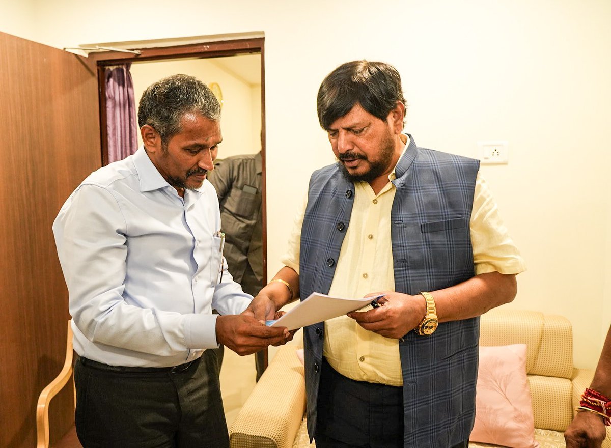 OffVanniArasu's tweet photo. நேற்று (17.07.26), சென்னை வருகை தந்த மாண்புமிகு ஒன்றிய சமூகநீதி மற்றும் அதிகாரமளித்தல் துறை இணை அமைச்சர் திரு. @RamdasAthawale அவர்களை மாண்புமிகு சமூகநீதித்துறை அமைச்சர் திரு. @VanniTamizhVCK அவர்கள் அரசு விருந்தினர் மாளிகையில் மரியாதை நிமித்தமாக சந்தித்தார்.

அத்துடன், 

1. பட்டியலின மாணவர்களுக்கான ப்ரீ மெட்ரிக் & போஸ்ட் மெட்ரிக் கல்வி உதவித்தொகை திட்டத்தின் கீழ் ஒன்றிய அரசின் பங்கை உரிய நேரத்தில் விடுவிக்க வேண்டும்
2. பட்டியலின மாணவர்களுக்கான ப்ரீ மெட்ரிக் & போஸ்ட் மெட்ரிக் கல்வி உதவித்தொகை பெறுவதற்கு பெற்றோர்களின் ஆண்டு வருமான உச்சவரம்பை ரூ.8 லட்சமாக அதிகரிக்க வேண்டும்
3. விடுதிகளில் தங்கி பயின்று வரும் மாணவர்களுக்கு போஸ்ட் மெட்ரிக் கல்வி உதவித்தொகை கீழ் வழங்கப்படும் Maintenance படியை உயர்த்தி வழங்க வேண்டும்
4. பட்டியலின மக்களின் சமூக பொருளாதார மேம்பாட்டுக்காக நடைமுறைப்படுத்தப்படும் ஒன்றிய அரசு திட்டமான PM-AJAY கீழ் நிலுவையில் உள்ள ரூ.154.08 கோடியை உடனே விடுவிக்க வேண்டும்
5. சிவில் உரிமைகள் பாதுகாப்பு சட்டம், 1955 மற்றும் வன்கொடுமை தடுப்புச் சட்டம், 1989 ஆகியவற்றை நடைமுறைப்படுத்துவதற்கு ஒன்றிய அரசு வழங்க வேண்டிய ரூ.61 கோடி நிலுவை தொகையை உடனே விடுவிக்க வேண்டும்
6. தமிழ்நாட்டில் உள்ள பட்டியலின மற்றும் பழங்குடியின சமூகங்களின் பெயர்களில் உள்ள  'ன்' விகுதியை 'ர்' விகுதியாக மாற்றுவதற்கு, உரிய சட்ட நடவடிக்கையை ஒன்றிய அரசு மேற்கொள்ள வேண்டும்.

உள்ளிட்ட கோரிக்கைகள் அடங்கிய மனுவை நமது சமூக நீதித்துறையின் சார்பில் மாண்புமிகு ஒன்றிய அமைச்சர் திரு. அதாவலே அவர்களிடம் வழங்கினார்.

நமது கோரிக்கைகளை கவனத்தோடு கேட்டறிந்த மாண்புமிகு ஒன்றிய அமைச்சர் திரு. அதாவலே அவர்கள், துறை அதிகாரிகளிடம் ஆலோசித்து நல்லதொரு முடிவு எடுக்கப்படும் என்று உறுதி அளித்தார். மேலும், இச்சந்திப்பின்போது சமூக நீதித்துறை செயலாளர் டாக்டர் என். சுப்பையன் அவர்கள் உடன் இருந்தார்.

@RamdasAthawale 

#TNGovt #socialjusticeministervanniarasu #officeofsocialjusticeminister