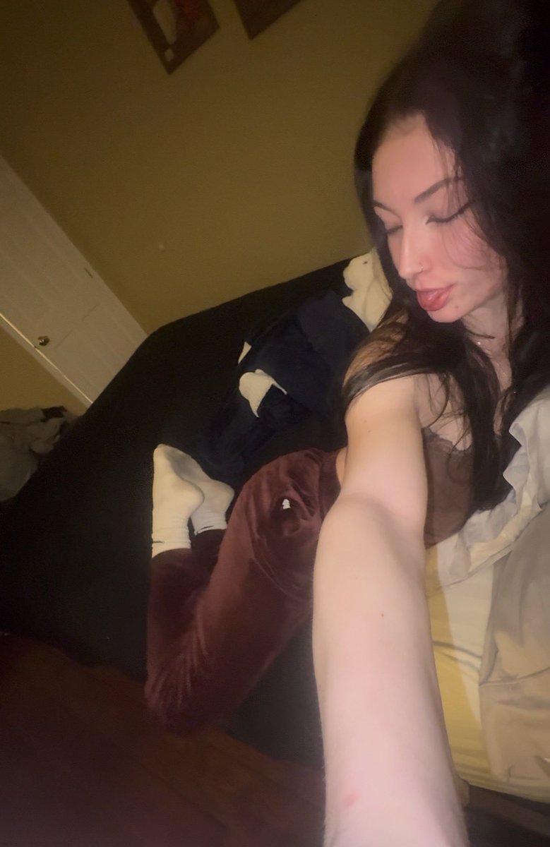 WorshipEm's tweet photo. Goodnight my simps
$end more on my throne while i sleep https://t.co/b9nkDUatRG