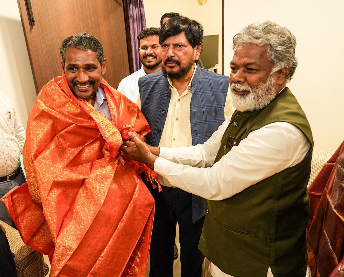 OffVanniArasu's tweet photo. நேற்று (17.07.26), சென்னை வருகை தந்த மாண்புமிகு ஒன்றிய சமூகநீதி மற்றும் அதிகாரமளித்தல் துறை இணை அமைச்சர் திரு. @RamdasAthawale அவர்களை மாண்புமிகு சமூகநீதித்துறை அமைச்சர் திரு. @VanniTamizhVCK அவர்கள் அரசு விருந்தினர் மாளிகையில் மரியாதை நிமித்தமாக சந்தித்தார்.

அத்துடன், 

1. பட்டியலின மாணவர்களுக்கான ப்ரீ மெட்ரிக் & போஸ்ட் மெட்ரிக் கல்வி உதவித்தொகை திட்டத்தின் கீழ் ஒன்றிய அரசின் பங்கை உரிய நேரத்தில் விடுவிக்க வேண்டும்
2. பட்டியலின மாணவர்களுக்கான ப்ரீ மெட்ரிக் & போஸ்ட் மெட்ரிக் கல்வி உதவித்தொகை பெறுவதற்கு பெற்றோர்களின் ஆண்டு வருமான உச்சவரம்பை ரூ.8 லட்சமாக அதிகரிக்க வேண்டும்
3. விடுதிகளில் தங்கி பயின்று வரும் மாணவர்களுக்கு போஸ்ட் மெட்ரிக் கல்வி உதவித்தொகை கீழ் வழங்கப்படும் Maintenance படியை உயர்த்தி வழங்க வேண்டும்
4. பட்டியலின மக்களின் சமூக பொருளாதார மேம்பாட்டுக்காக நடைமுறைப்படுத்தப்படும் ஒன்றிய அரசு திட்டமான PM-AJAY கீழ் நிலுவையில் உள்ள ரூ.154.08 கோடியை உடனே விடுவிக்க வேண்டும்
5. சிவில் உரிமைகள் பாதுகாப்பு சட்டம், 1955 மற்றும் வன்கொடுமை தடுப்புச் சட்டம், 1989 ஆகியவற்றை நடைமுறைப்படுத்துவதற்கு ஒன்றிய அரசு வழங்க வேண்டிய ரூ.61 கோடி நிலுவை தொகையை உடனே விடுவிக்க வேண்டும்
6. தமிழ்நாட்டில் உள்ள பட்டியலின மற்றும் பழங்குடியின சமூகங்களின் பெயர்களில் உள்ள  'ன்' விகுதியை 'ர்' விகுதியாக மாற்றுவதற்கு, உரிய சட்ட நடவடிக்கையை ஒன்றிய அரசு மேற்கொள்ள வேண்டும்.

உள்ளிட்ட கோரிக்கைகள் அடங்கிய மனுவை நமது சமூக நீதித்துறையின் சார்பில் மாண்புமிகு ஒன்றிய அமைச்சர் திரு. அதாவலே அவர்களிடம் வழங்கினார்.

நமது கோரிக்கைகளை கவனத்தோடு கேட்டறிந்த மாண்புமிகு ஒன்றிய அமைச்சர் திரு. அதாவலே அவர்கள், துறை அதிகாரிகளிடம் ஆலோசித்து நல்லதொரு முடிவு எடுக்கப்படும் என்று உறுதி அளித்தார். மேலும், இச்சந்திப்பின்போது சமூக நீதித்துறை செயலாளர் டாக்டர் என். சுப்பையன் அவர்கள் உடன் இருந்தார்.

@RamdasAthawale 

#TNGovt #socialjusticeministervanniarasu #officeofsocialjusticeminister