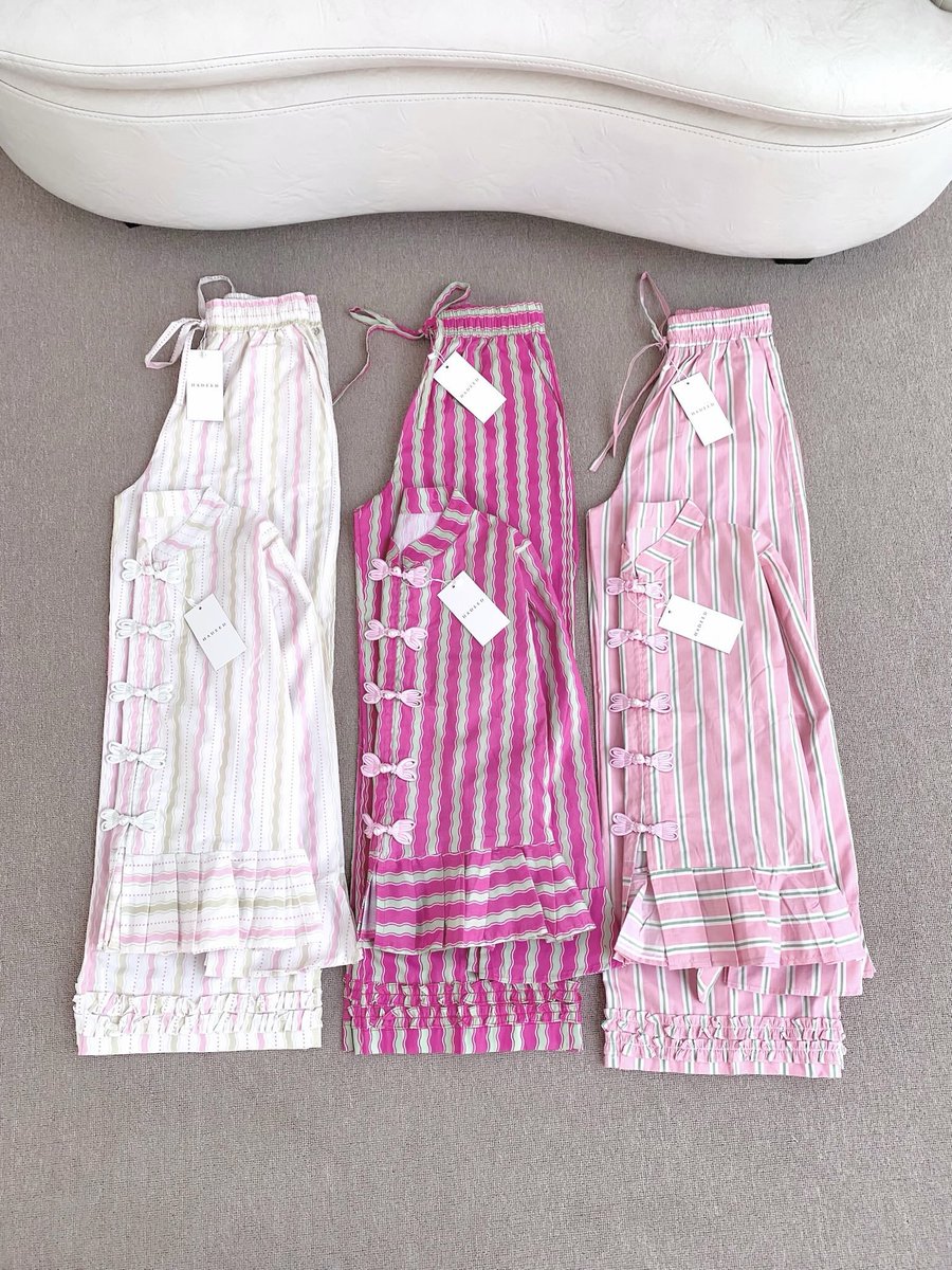 rubahywuebei's tweet photo. Kalau suka outfit yang feminin, ini wajib masuk wishlist 🌷✨
Cantik, cutting-nya juga bikin kelihatan anggun pas dipakai https://t.co/gLXk1HIMdR