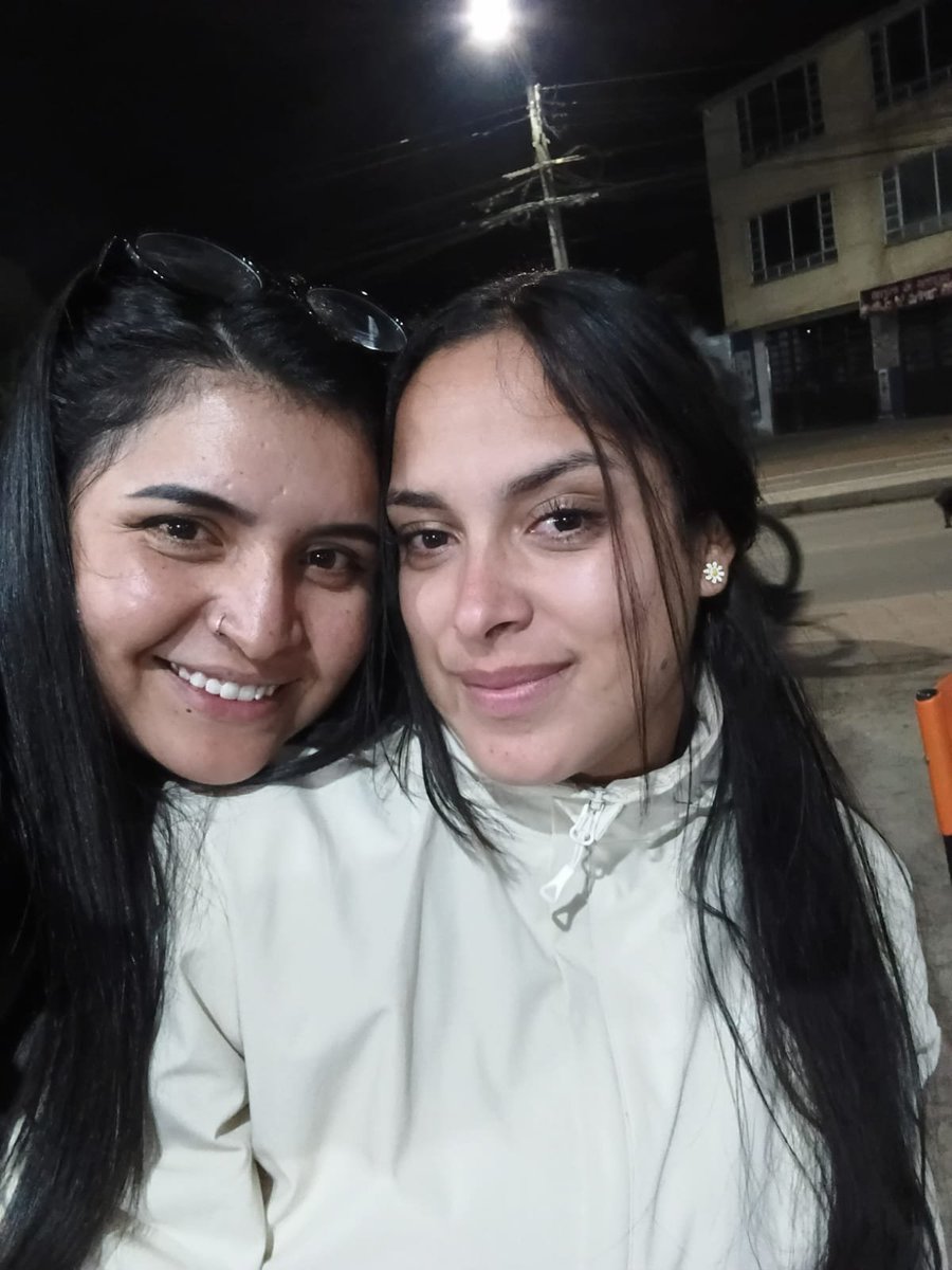 daniela_cdaza's tweet photo. Erika fue mi infancia 🥰
La primera mujer me defendió 
Te amo por siempre 💘 https://t.co/M0zgU78JQI