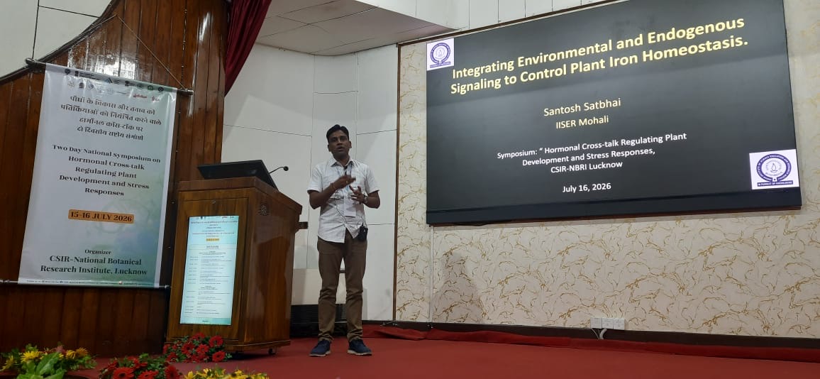 santosh7bhai's tweet photo. Had a great time at the National Symposium on "Hormonal Cross-Talk Regulating Plant Development and Stress Responses" at @csirnbrilko. Thanks to @SaneVidhu and @samir_v_sawant for the invitation and warm hospitality! @sbslab_IISERM @DBS_IISERM @IiserMohali https://t.co/86zNta5icu