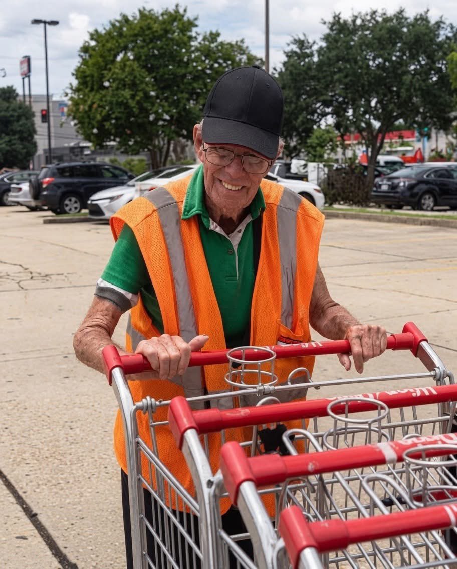 diariesofhuman's tweet photo. At 90, Air Force Veteran Dillon McCormick Was Still Pushing Shopping Carts in 111°F Heat—Until One Stranger Changed Everything

In the sweltering Louisiana heat, 90-year-old Air Force veteran Dillon McCormick spent his days collecting shopping carts outside a local Winn-Dixie grocery store. Wearing a bright orange safety vest and a smile, he kept working because he had no other choice.

His Social Security check of about $1,100 a month wasn’t enough to cover nearly $2,500 in monthly expenses, including rent, groceries, utilities, and medical bills. Retirement simply wasn’t financially possible.

Everything changed on Memorial Day, when temperatures reached a dangerous 111°F heat index. Former news anchor Karen Swensen noticed McCormick pushing carts in the blistering heat and stopped to speak with him. As he shared his story, she realized she couldn’t just walk away.

Swensen recorded an interview and launched a GoFundMe campaign, hoping to ease his burden. The response was extraordinary.

Within just 24 hours, thousands of people from across the country donated, raising more than $240,000. Strangers were deeply moved by the sight of a 90-year-old veteran still working under such harsh conditions just to survive.

When McCormick first heard about the fundraiser, he thought it was a scam. Only after local officials reassured him did he believe the incredible news. Overwhelmed with gratitude, he thanked the countless people who had come together to help a man they had never met.

The donations gave McCormick something he hadn’t thought possible: the chance to retire with dignity. After decades of hard work and military service, he could finally focus on his health and enjoy the retirement he had earned.

Swensen later said the campaign reminded her that kindness still exists, bringing people together regardless of background or beliefs. McCormick’s story also sparked conversations about the financial struggles many aging veterans continue to face.

What began as a chance meeting in a grocery store parking lot became a powerful reminder that one act of compassion can change a life—and inspire thousands more to care for the quiet heroes among us.