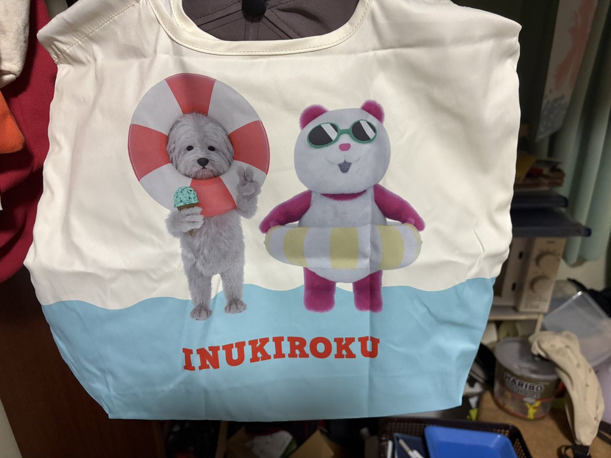 l2uc6AVVCWfKuM7's tweet photo. 今日いつものAEONにいったら貰えた。この犬のキャラなんだろう？ https://t.co/TMSYBLFBMP