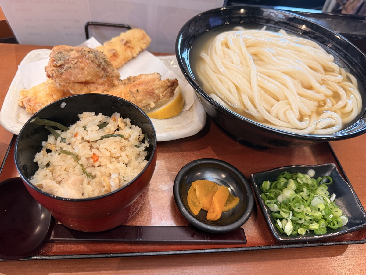 シン tweet media