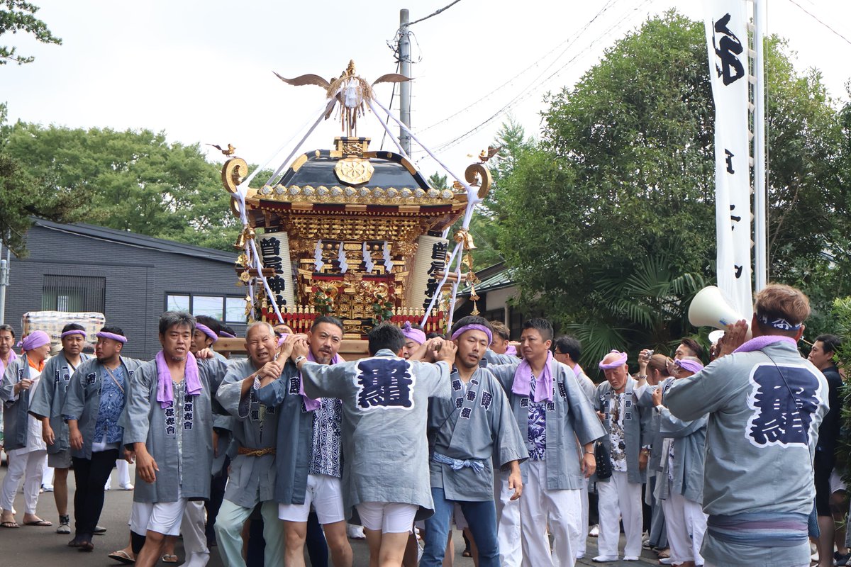 tn_hadano's tweet photo. 夏の恒例行事、曾屋神社の例大祭が始まりました！ 
7月18日・19日の2日間、本町地区を神輿が巡ります。にぎやかなお囃子と「おら！おら！」という威勢の良い掛け声とともに曽屋一番組の大神輿が宮立ちし、乳牛二番組の神輿が続きました。 今年は一番組太鼓連の山車が新調され、お披露目もされました。 https://t.co/UVDxabYckq
