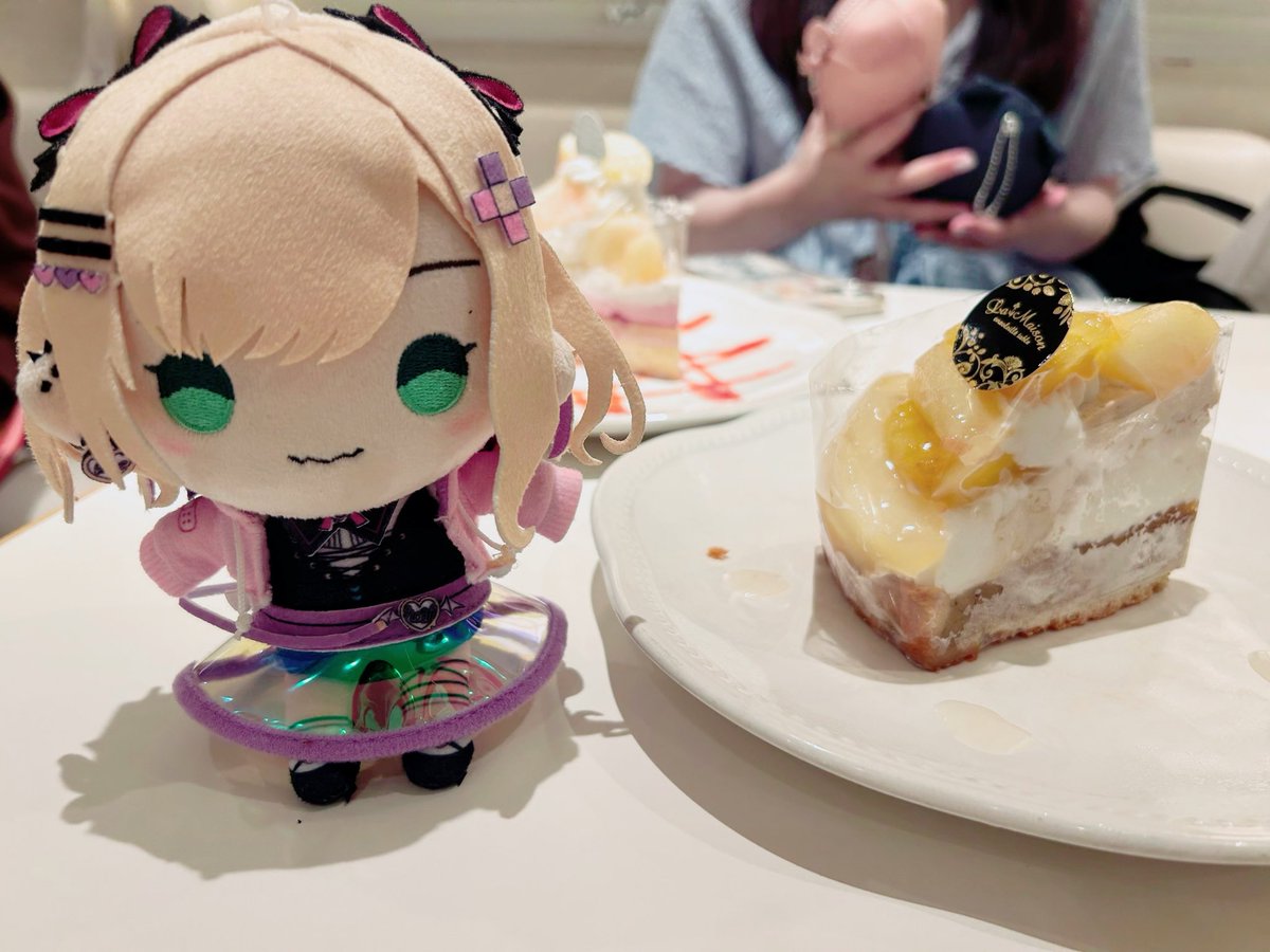 ameri_71's tweet photo. お友達とタルト食べてきた･:*
桃が甘くてとっても美味しかった🍑

#胡桃のあ 
#963fam https://t.co/SkxYL2S6dN
