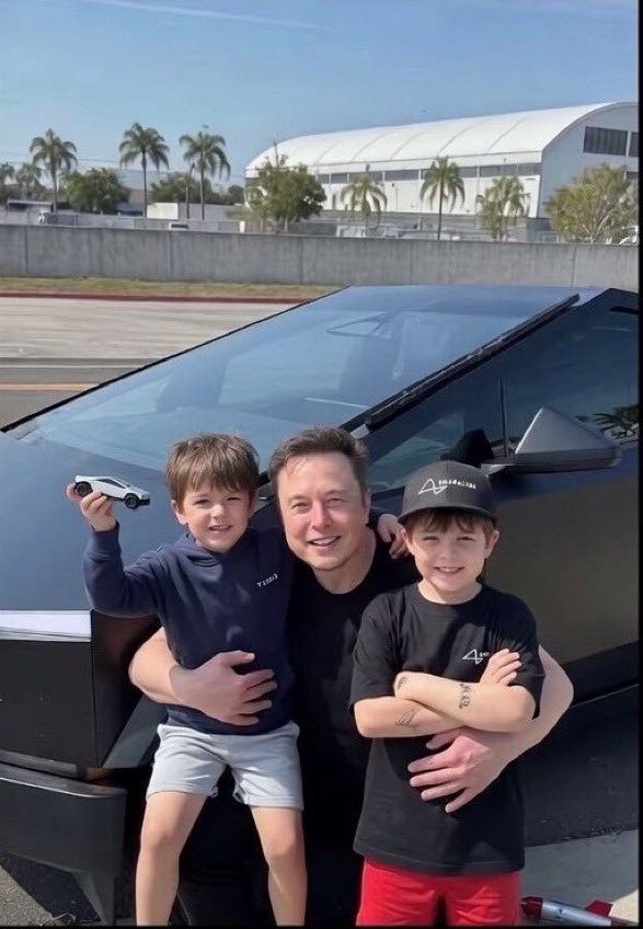 AmericanTowerOp's tweet photo. Love him or hate him, Elon Musk is still a good man pushing humanity toward a better future.
Do you agree? https://t.co/rAkY01LACF