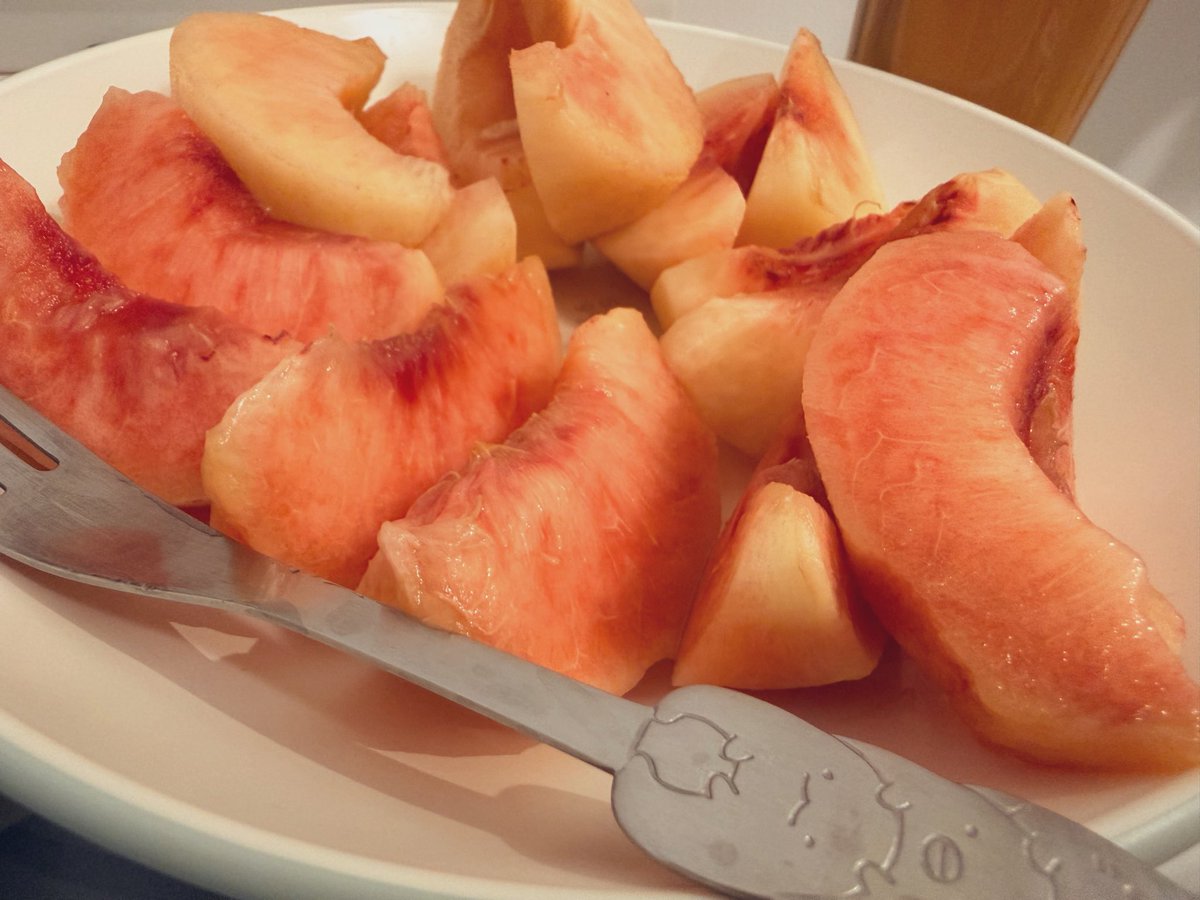 KidukiMiyuu's tweet photo. 今日のおやつ🍑 https://t.co/6lVBNLWc9H