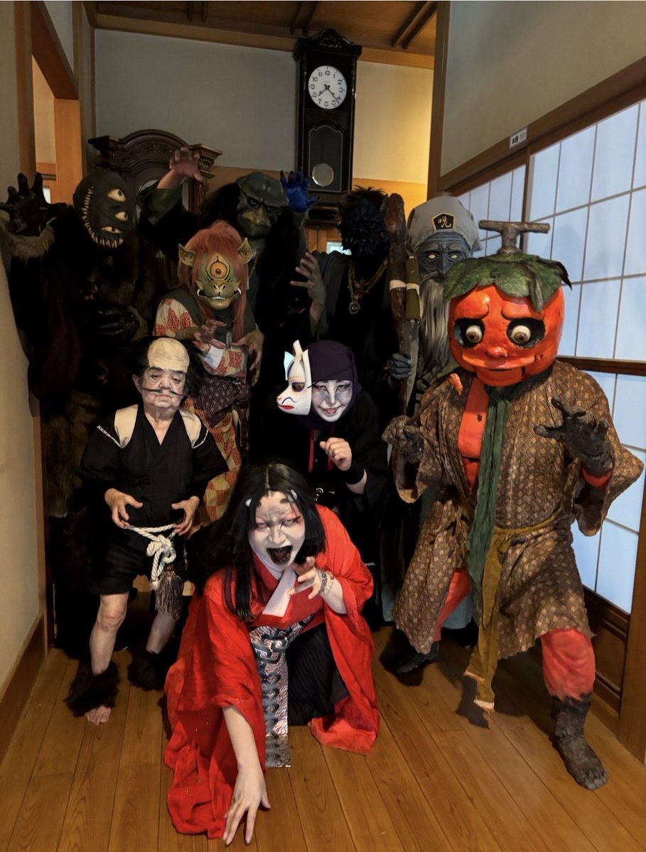 t_otae20's tweet photo. ある日、
お屋敷にこんにちは〜って入ったら、
中には憧れの妖怪達がわんさかいて
オロオロしていましたらついに・・・
妖怪になりましたとさ、私。
刺激的な１日をありがとうございました
楽しかったな〜

#変幻堂撮影会
撮影場所:お花茶屋森谷邸(@ohanachayamori)
#お花茶屋森谷邸 https://t.co/ckR7esTE85