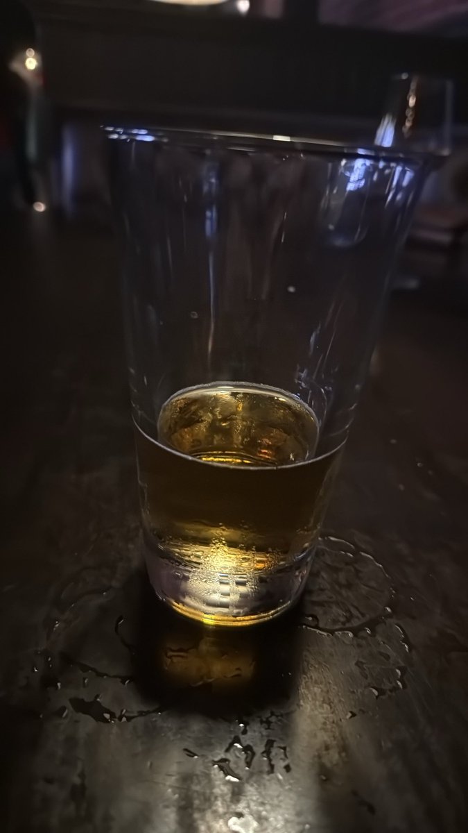 buggziemcclain's tweet photo. Bar time. Buggzie has reached flow state #tapin https://t.co/MVxEJ3MWzn