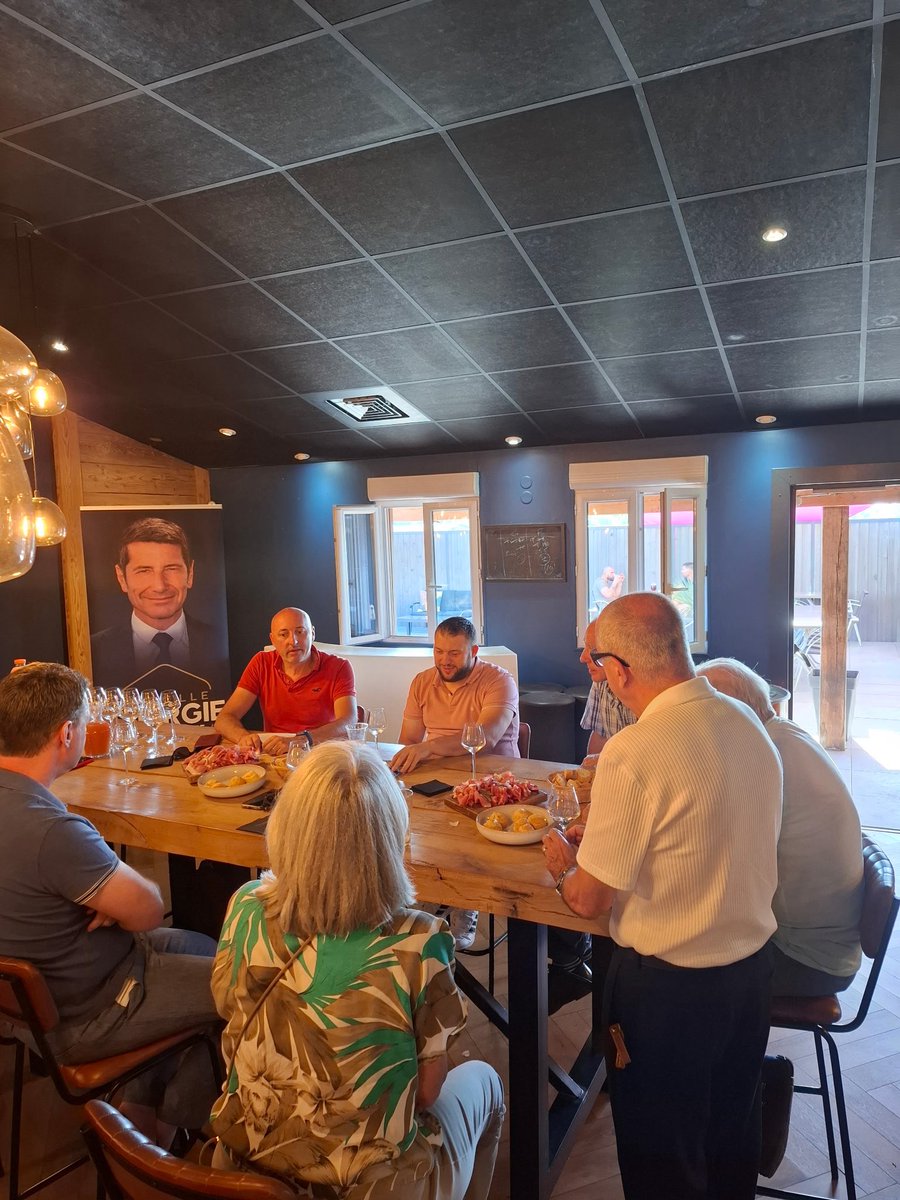 Seb_Populaire's tweet photo. Des échanges concrets et de nouvelles connexions à l’occasion de cet afterwork @Nouv_Energie .
Merci aux participants pour ces échanges inspirants. À très vite pour la suite ! 🚀 #onlefera @davidlisnard https://t.co/pzdKW0QQYI