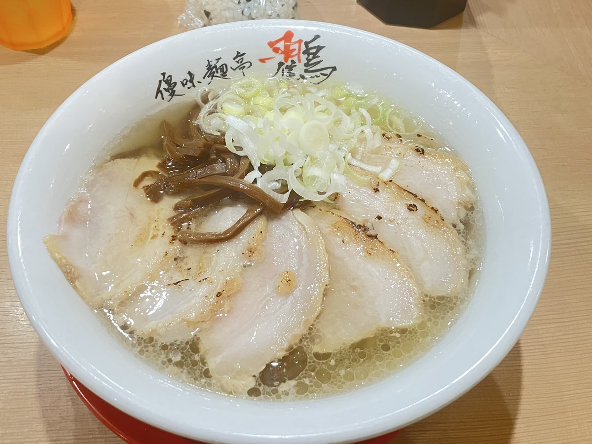 dtfaxe's tweet photo. スープの熱で脂が溶けてほろほろになったバラチャーシューが、うめぇんだよなぁ。

って事で本日は鸐の山塩チャーシュー麺をいただきました。

歯科治療で麻酔かけたせいで、口内の半分が麻痺してて存分に歯応えを楽しめなかったのが心残り。 https://t.co/iOveU32h4x