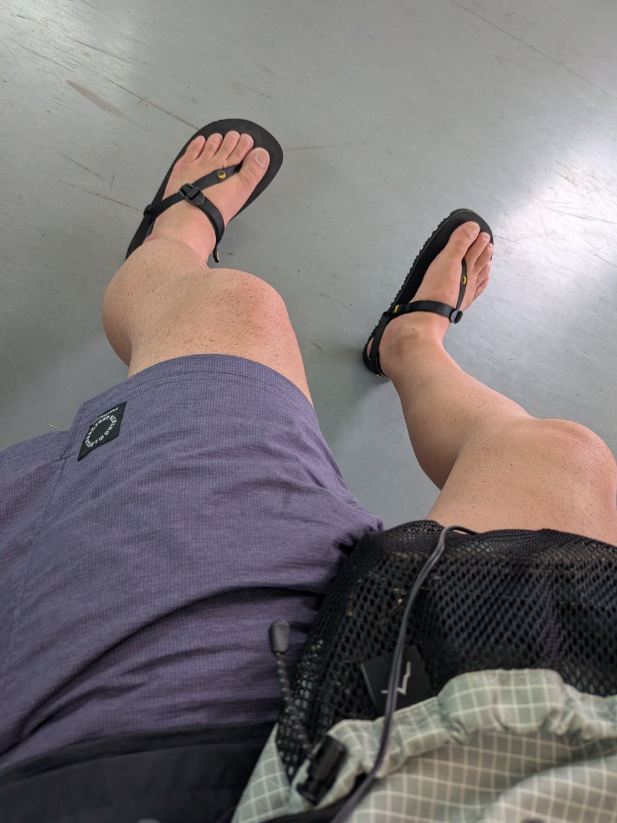 RYO_HIKE's tweet photo. 大好きな、山と道、CAYL、LUNAサンダルとNrucへの旅をしています☺️
列車はいいですよ☺️
#山と道
#CAYL
#LUNAサンダル
#Nrucへの旅
#真岡鐵道 https://t.co/VT5CEMbcFJ