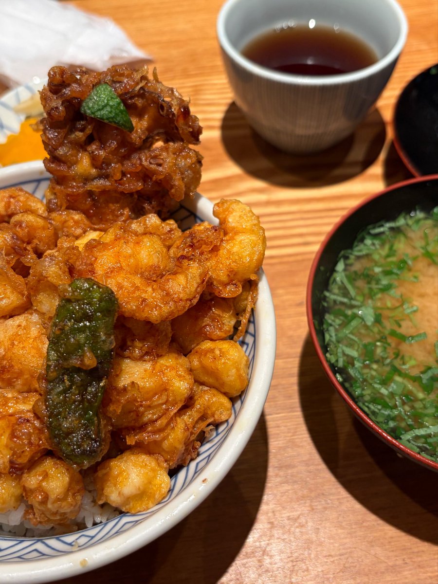 candytune840's tweet photo. 赤坂で天丼食べてます🍤
美味しい(*´～｀*)ŧ‹"ŧ‹"ŧ‹" https://t.co/0OjZCAPOxY